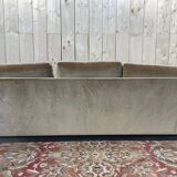 Canapé en velours beige époque 1980