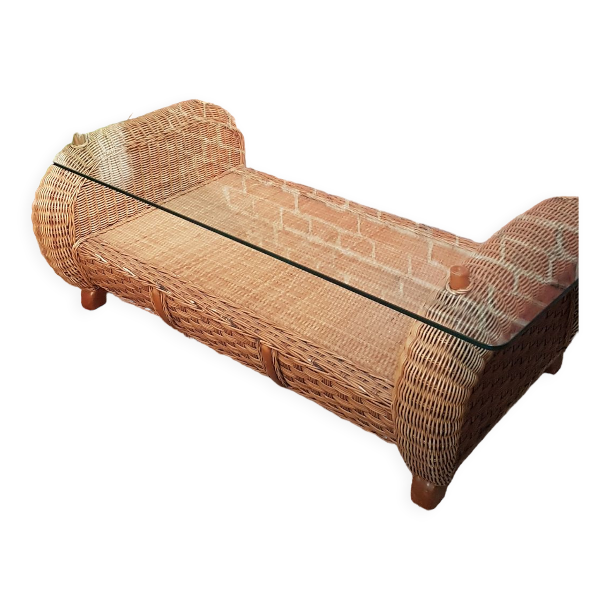 Wicker table glass top