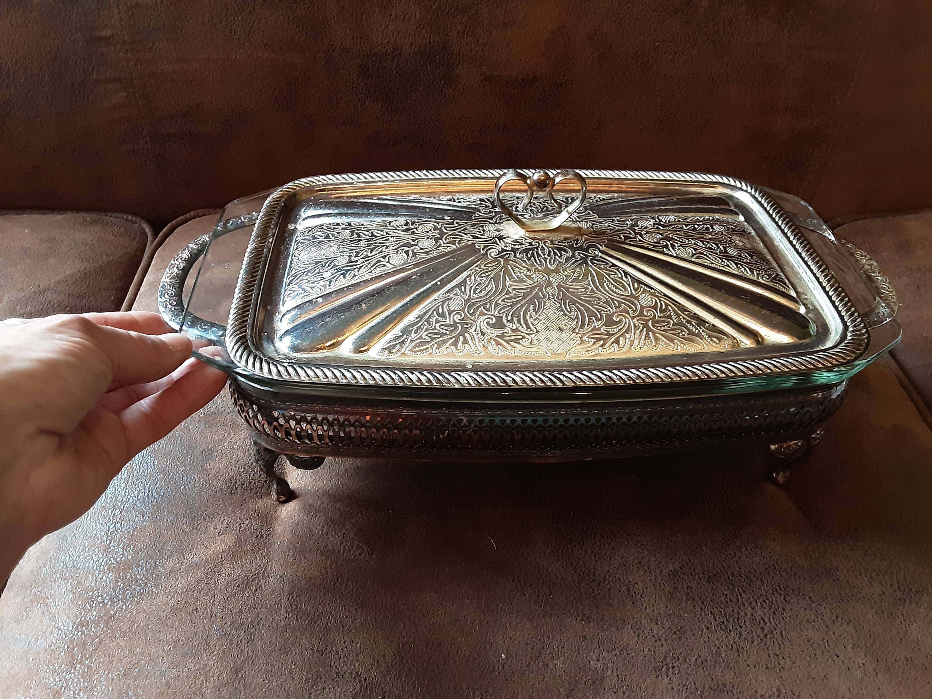 Pyrex dish on metal support