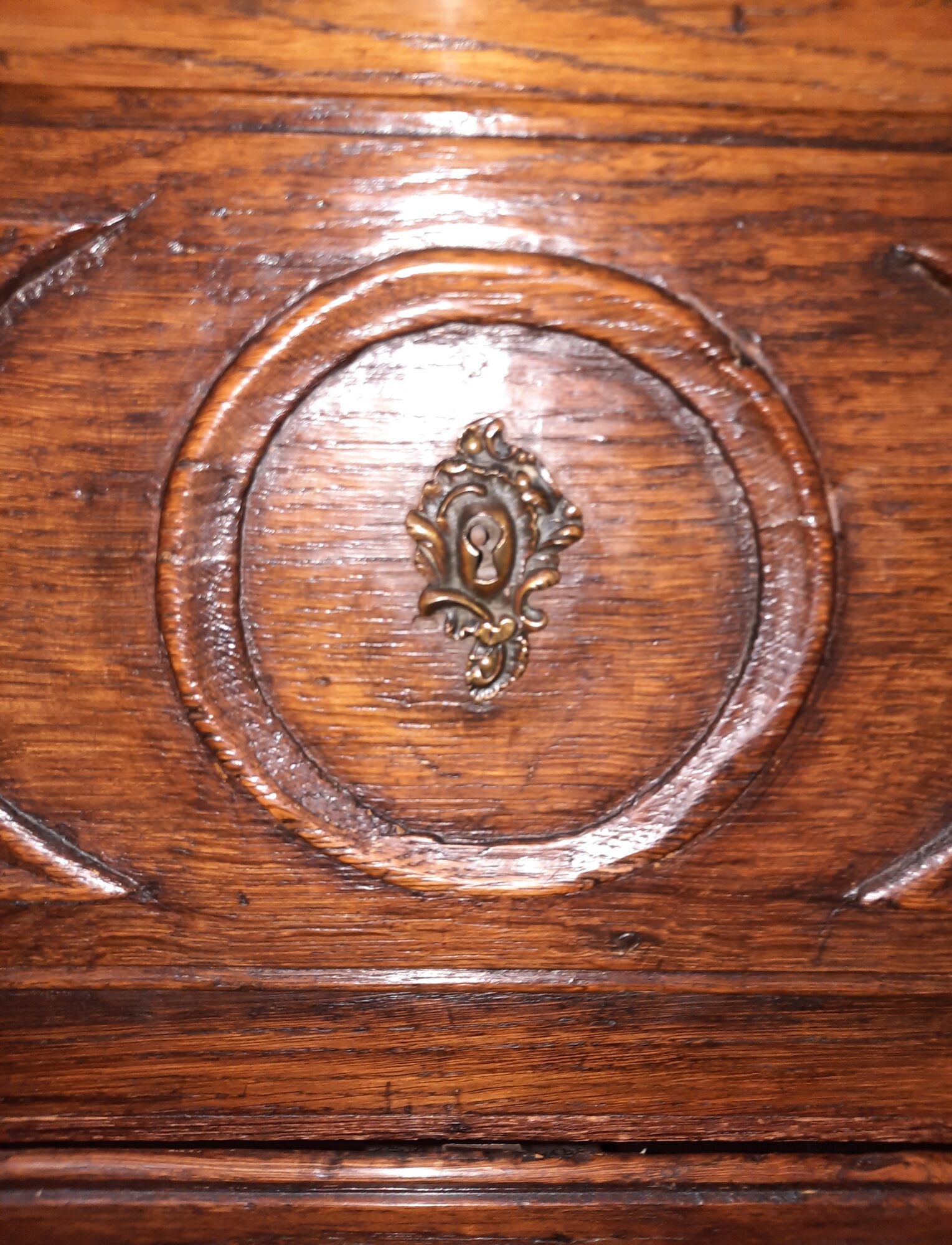 Chest of drawers in solid chene of the eighteenth sawcum