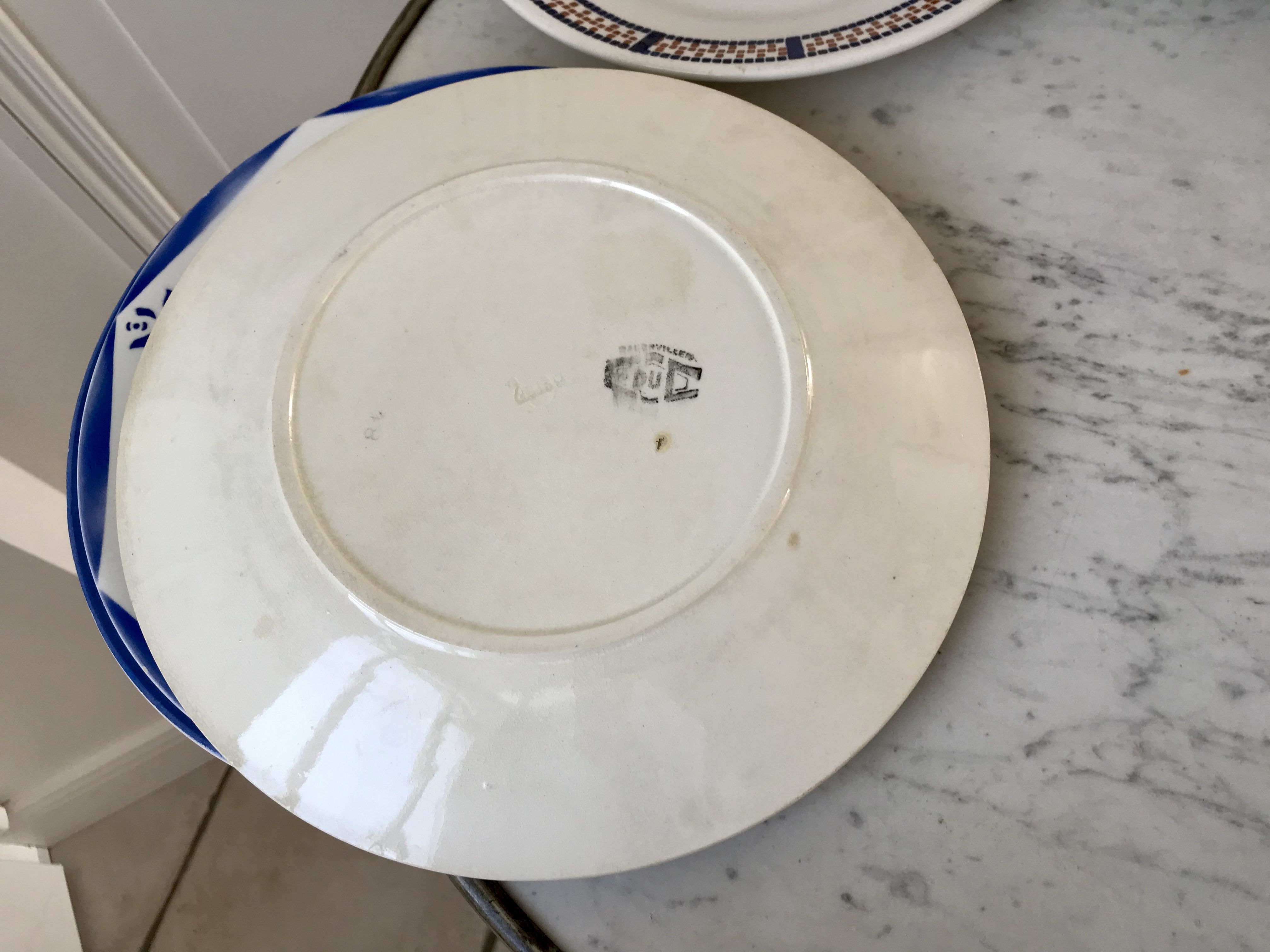 Set of 6 flat plates mismatched Digoin Sarreguemines