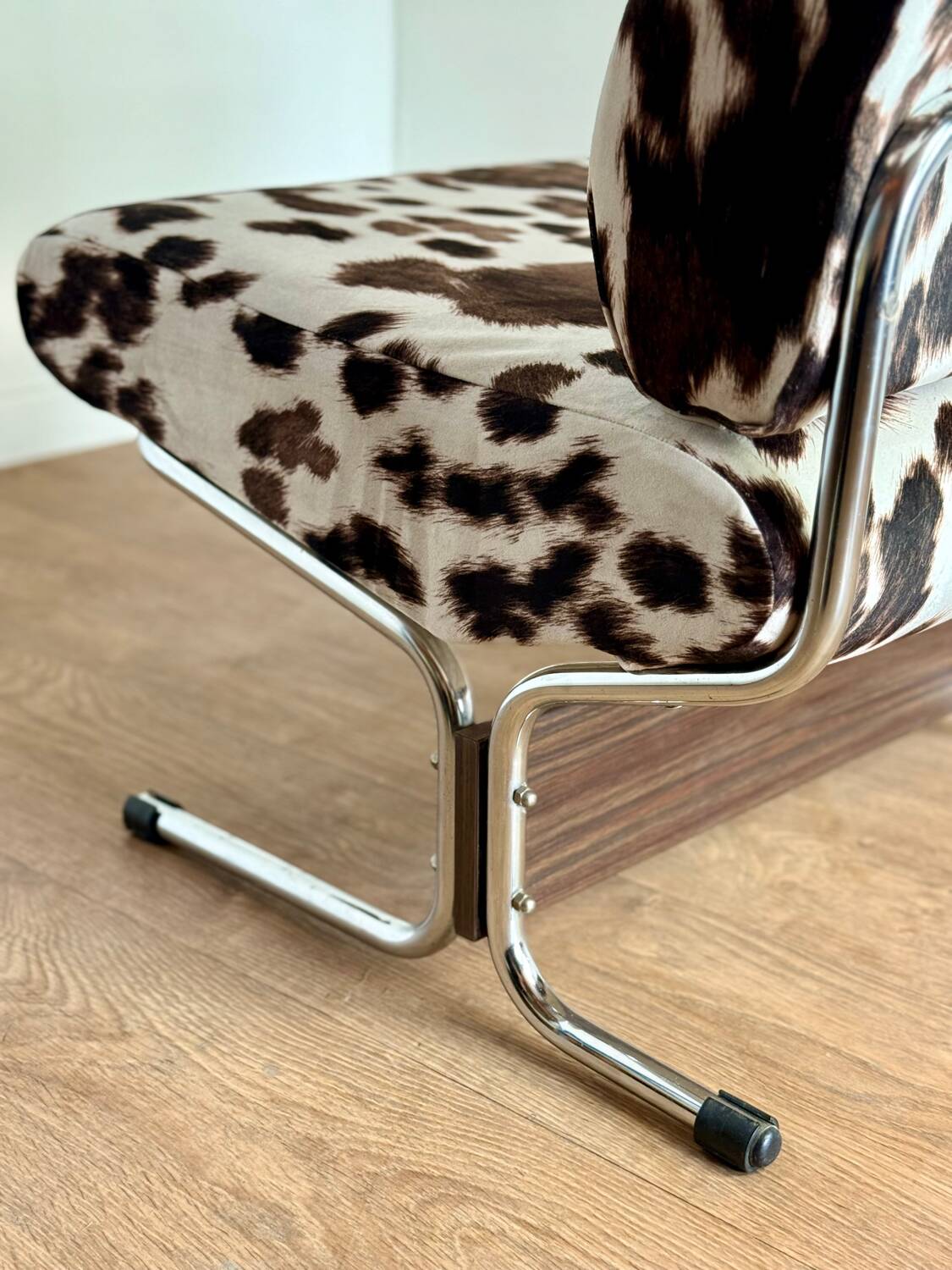 Caracas Pierre Guariche Airbone armchair from the 70s