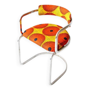 Fauteuil lounge cantilever tissu jaune à motifs orange et structure acier chromé, années 1970