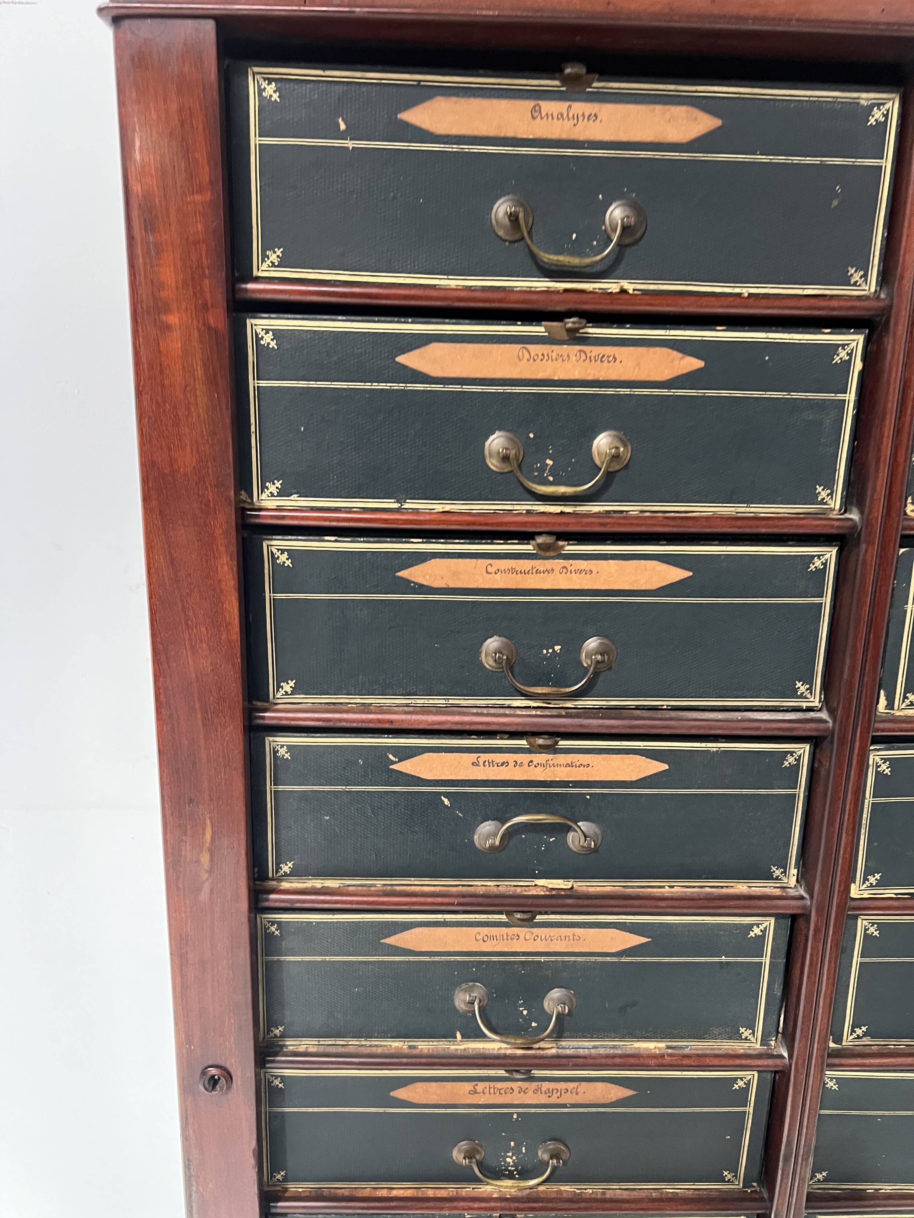 Louis Philippe period cabinet in mahogany veneer, 19th century.