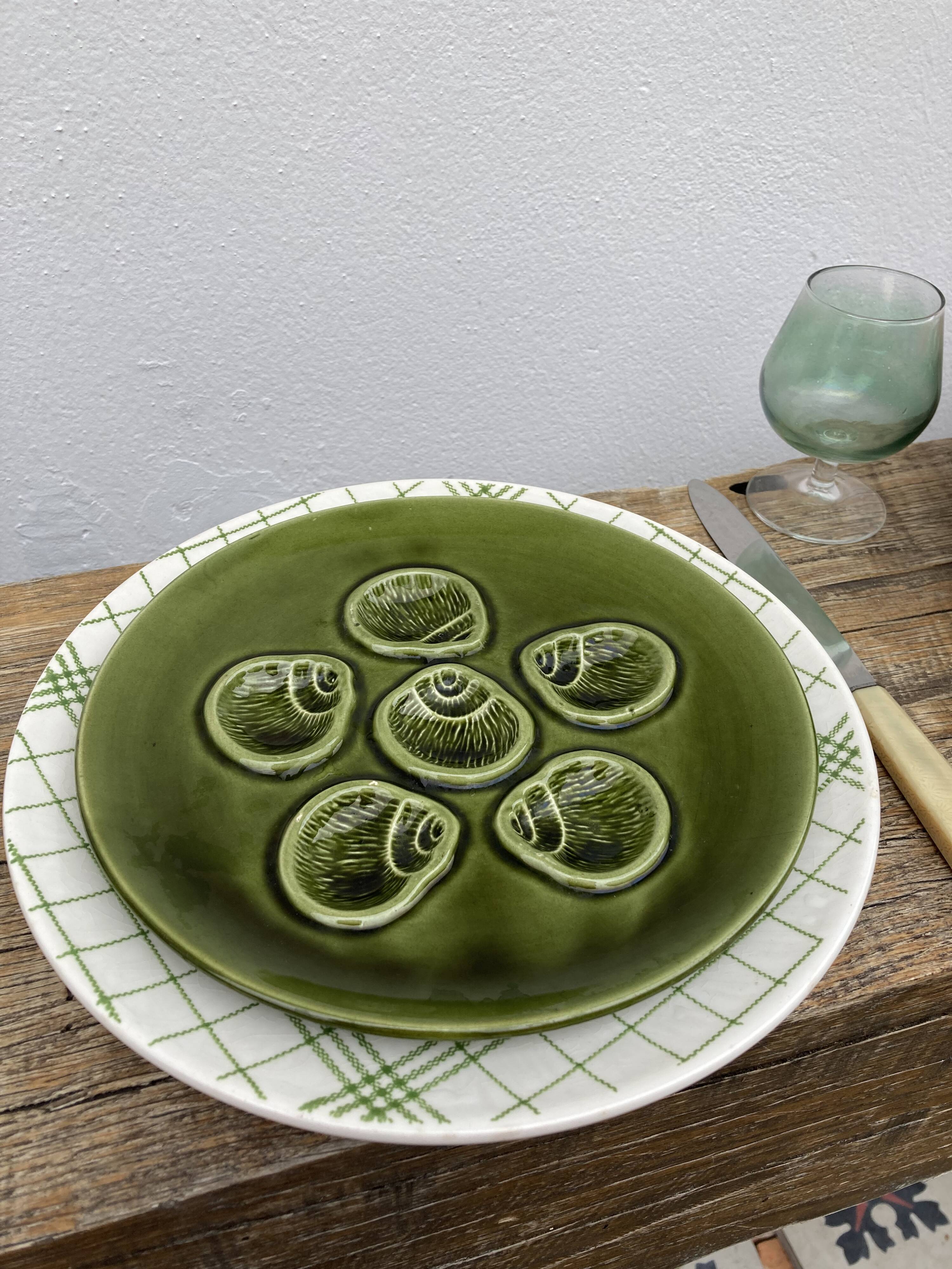 4 flat plates Gien tea towel pattern