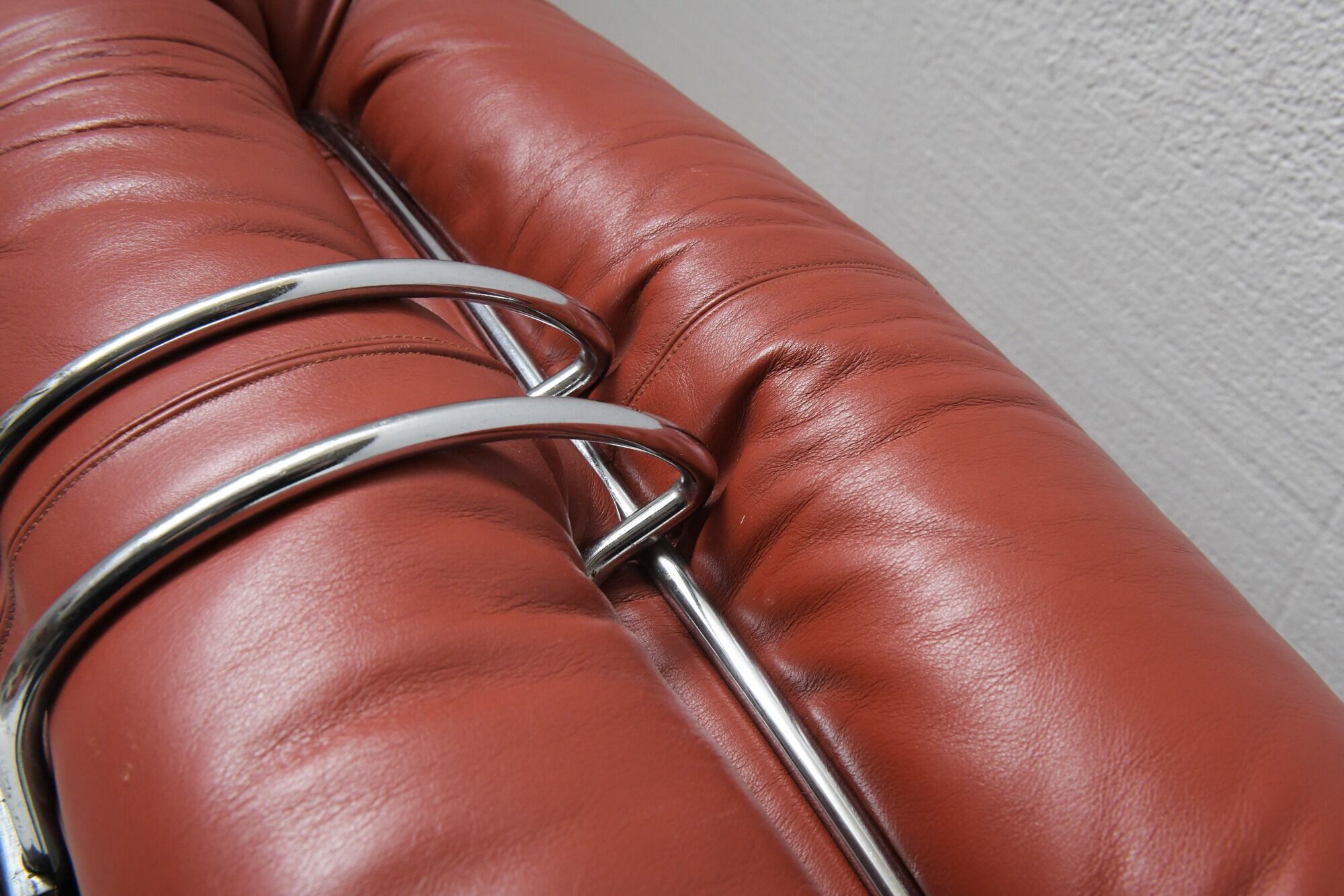 Vintage Soriana set in red leather by Afra e Tobia Scarpa for Cassina Italy