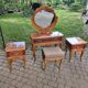 Ensemble de chambre à coucher complet de style Louis XV en 4 pièces - Coiffeuse, tables de nuit, tabouret -