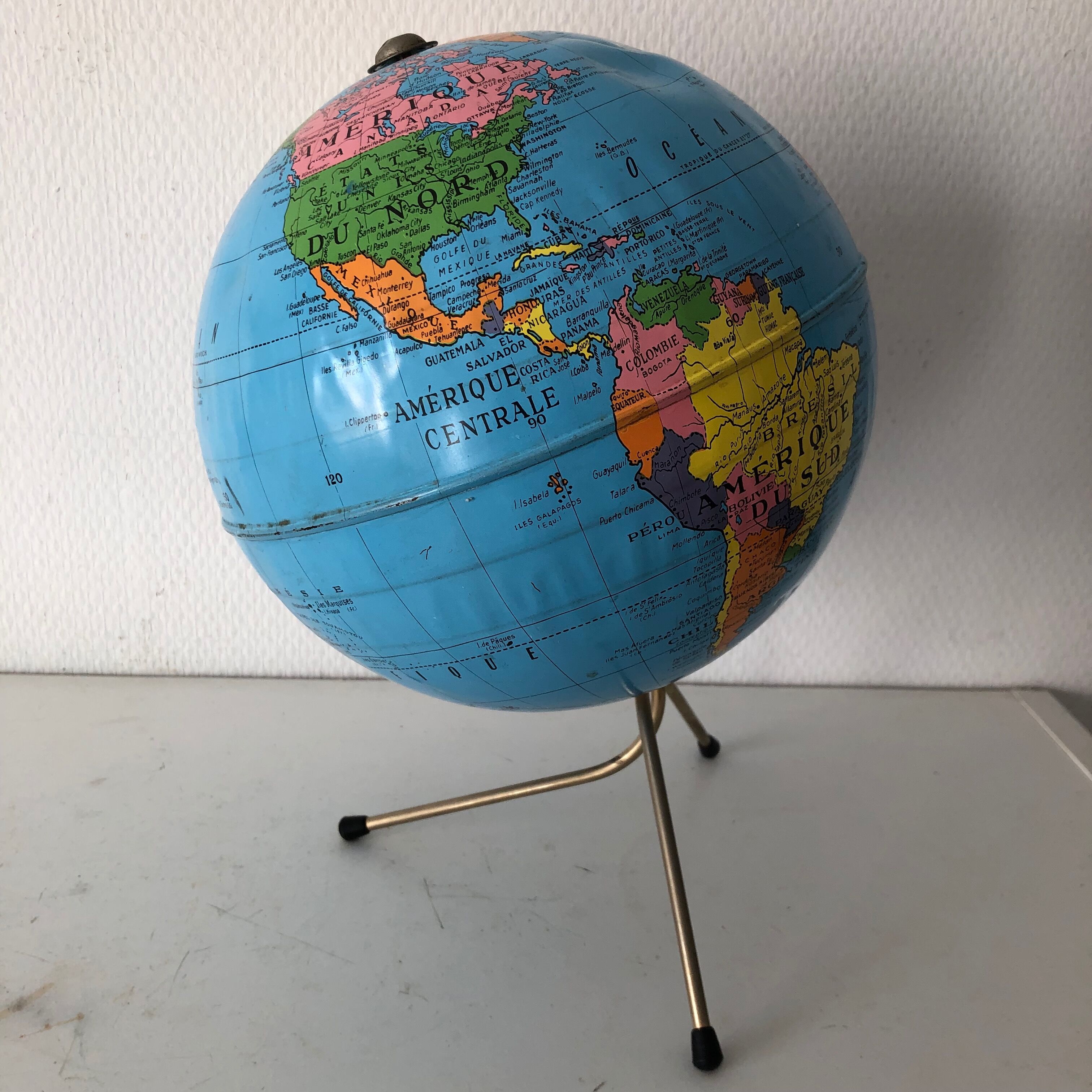 Globe Taride tripod 29cm vintage 1960