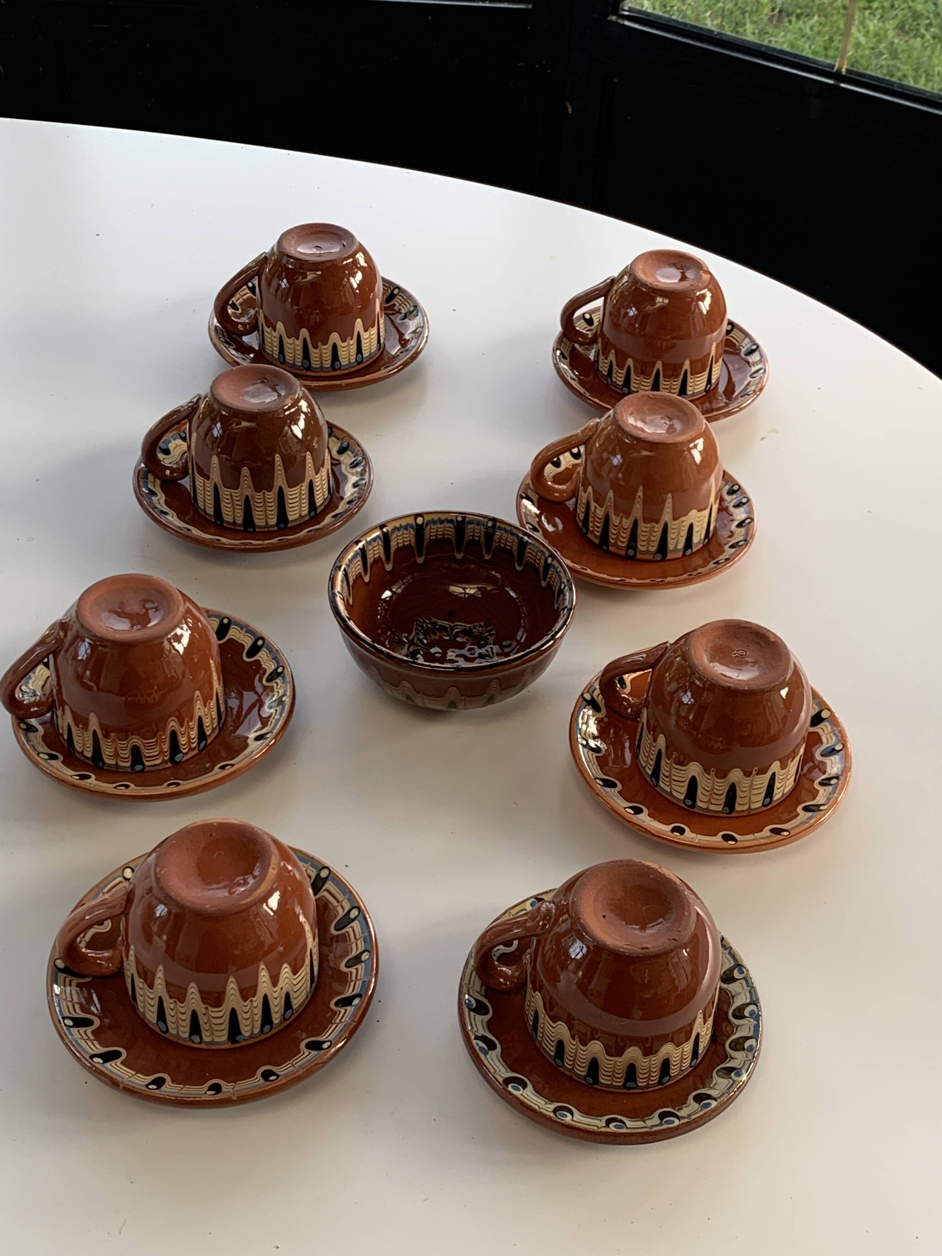 Coffee service composed of 17 pieces, 8 cups, 8 saucers and a sugar bowl, artisanal