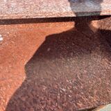 Meuble de toilette ancien en bois et marbre rouge