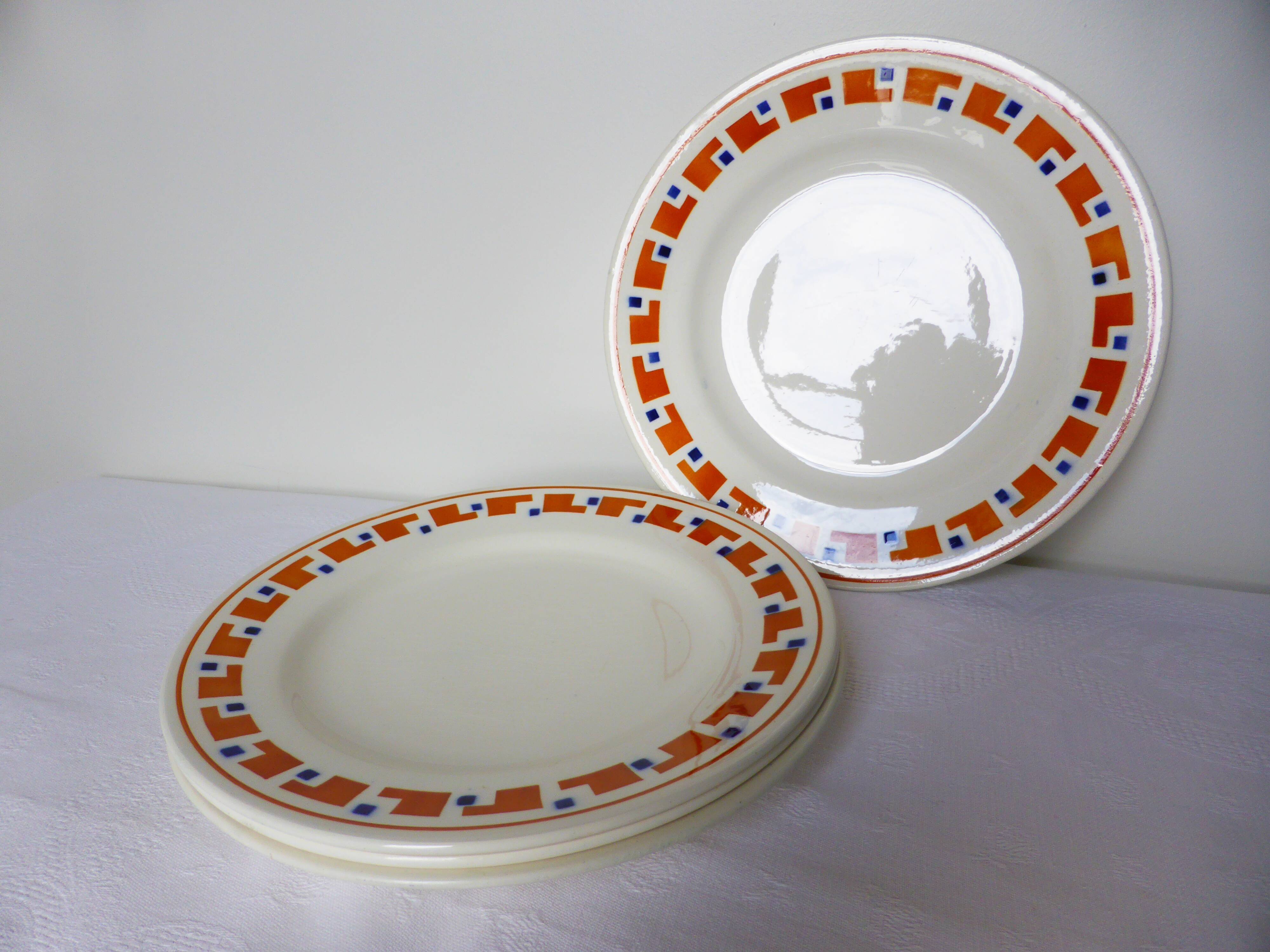 4 assiettes plates en terre de fer des Salins modèle Lucette 210802