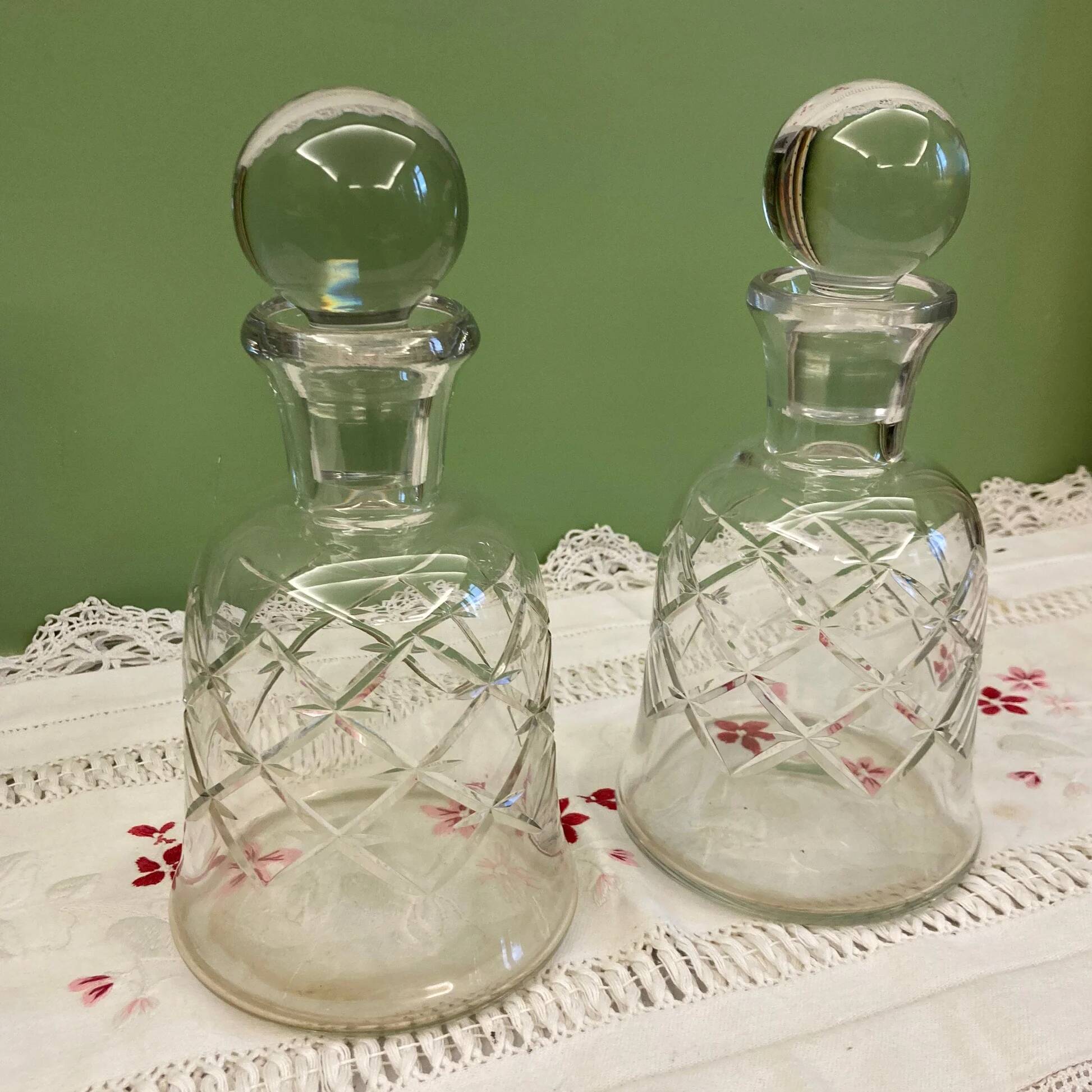 Baccarat beautiful pair of cut crystal carafes with crossed bevels | decanter