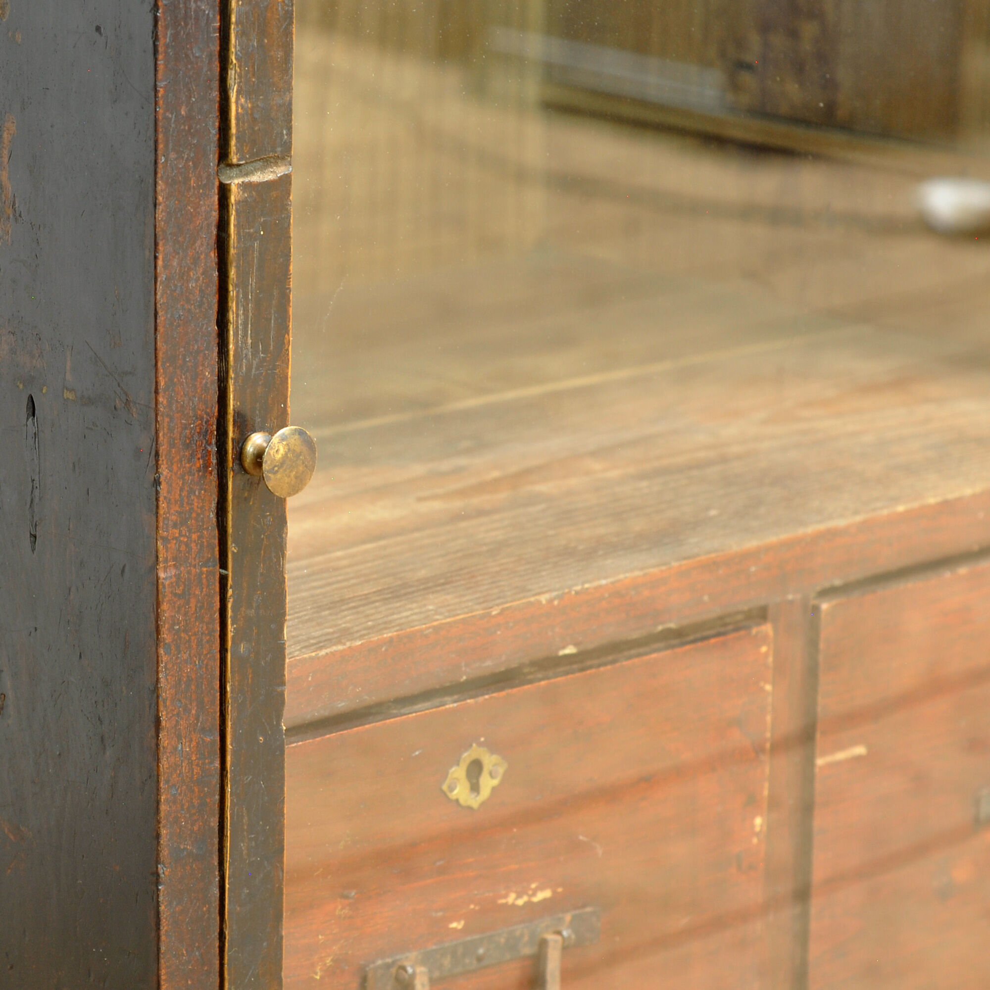 Small Japanese display cabinet, circa 1925