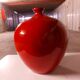 Vase rouge en céramique émaillée