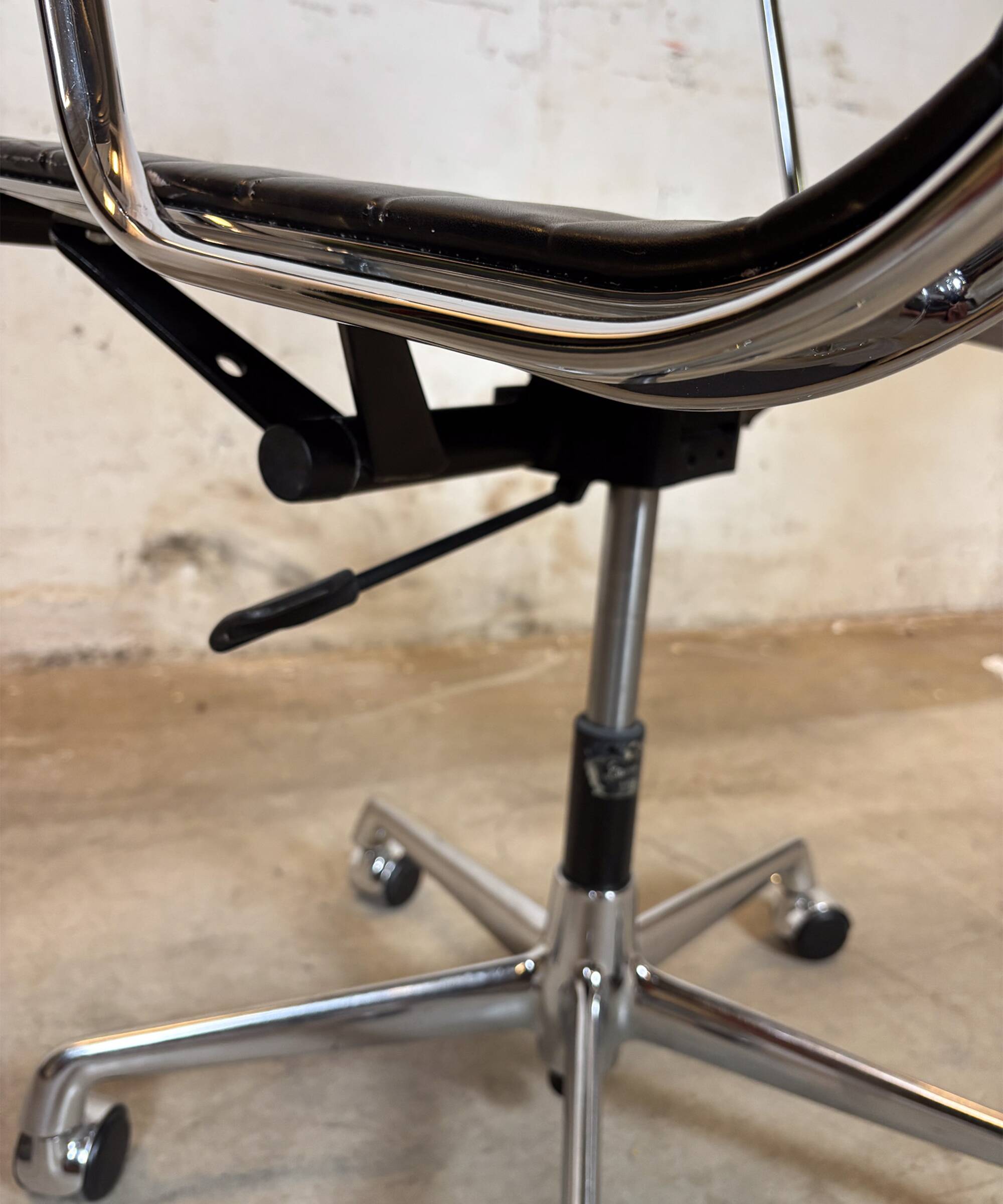 Vitra EA 119 Charles & Ray Eames, cuir et aluminium – noir – chaise de bure