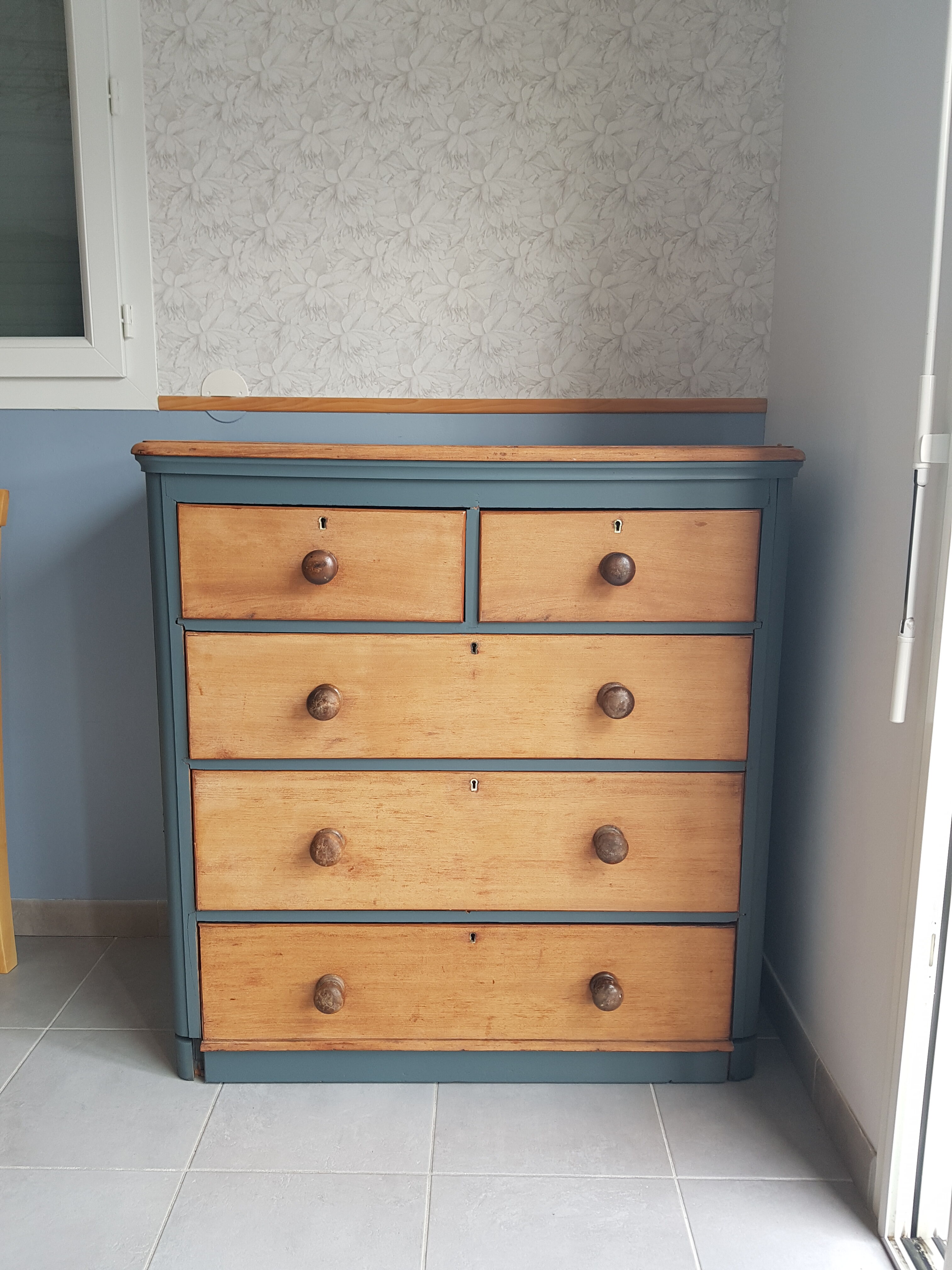 Old chest of drawers