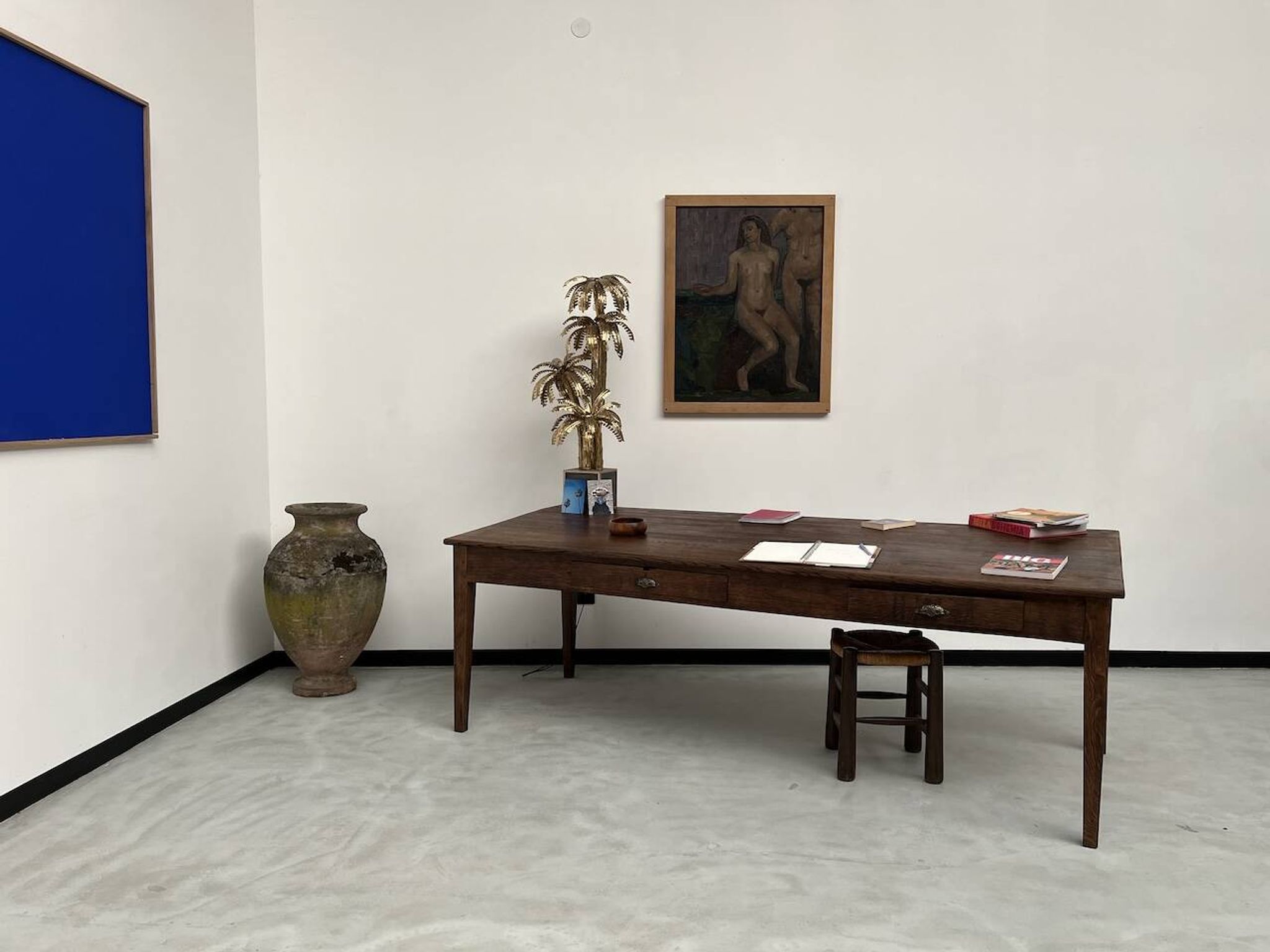 Grande table écritoire des années 40 en chêne massif