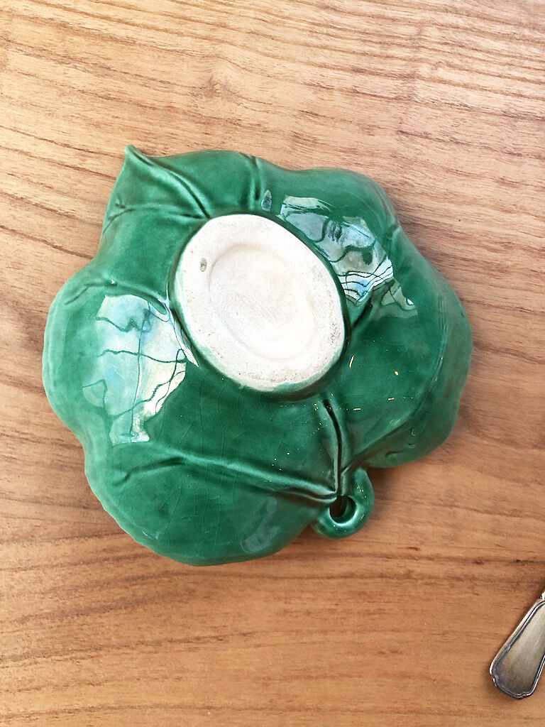 Green ceramic leaf cup
