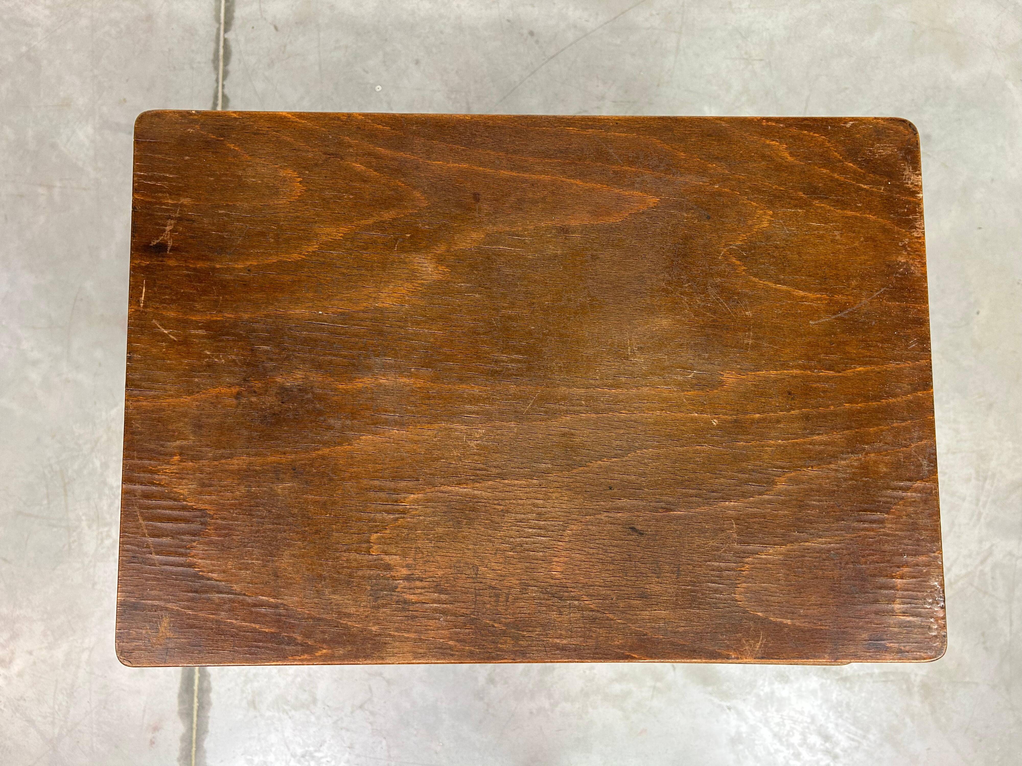 Tables gigognes en bois courbé par Thonet