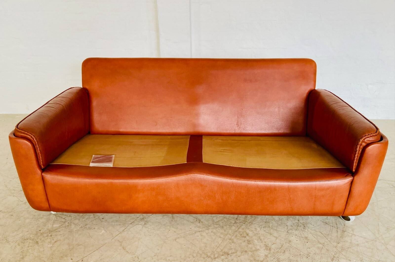 Canapé 2 places vintage danois en cuir cognac du milieu du siècle par Sigurd Resell