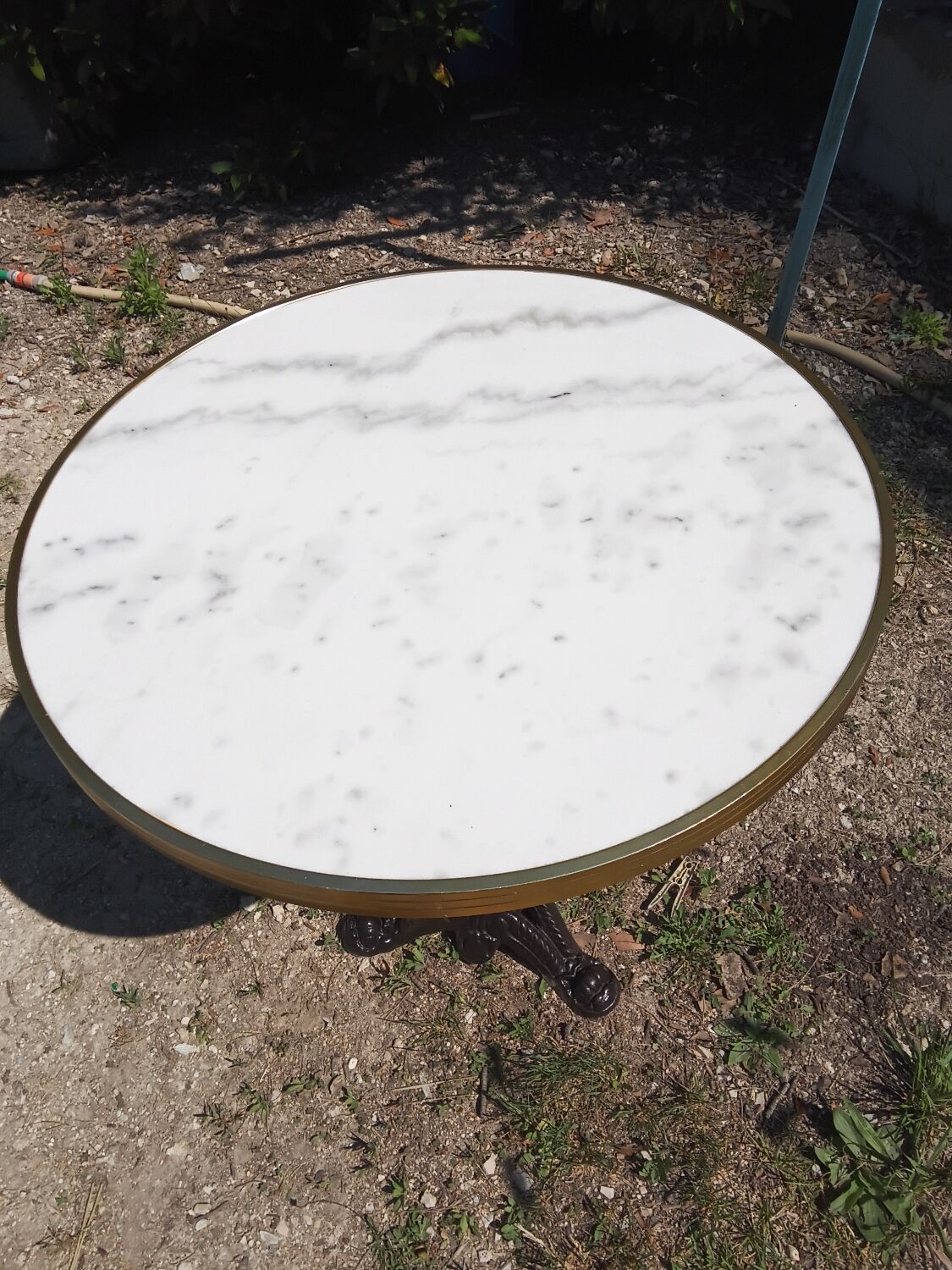 Pedestal table bistro