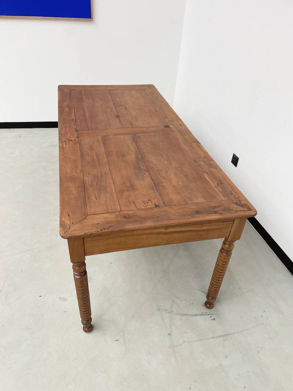 Walnut silk table 1900