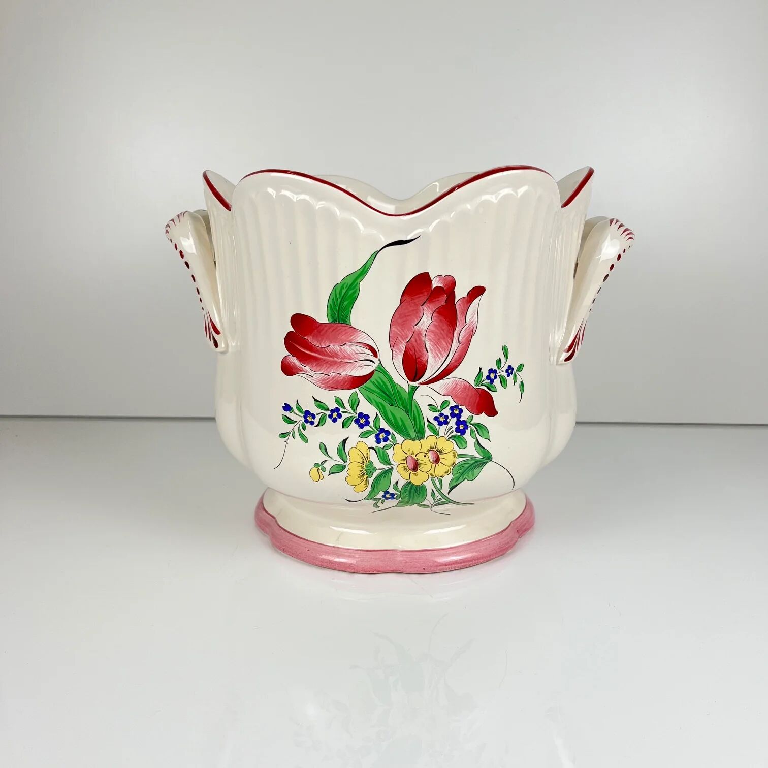 Large cache pot KG Lunéville, model "Street Lamp", rose pattern.