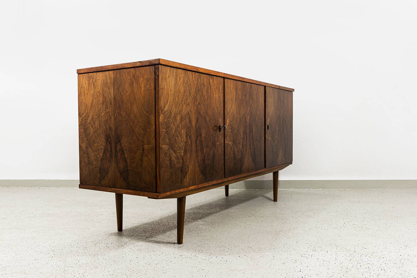 Buffet vintage en noyer de la marque Lfm, Pologne, années 1970