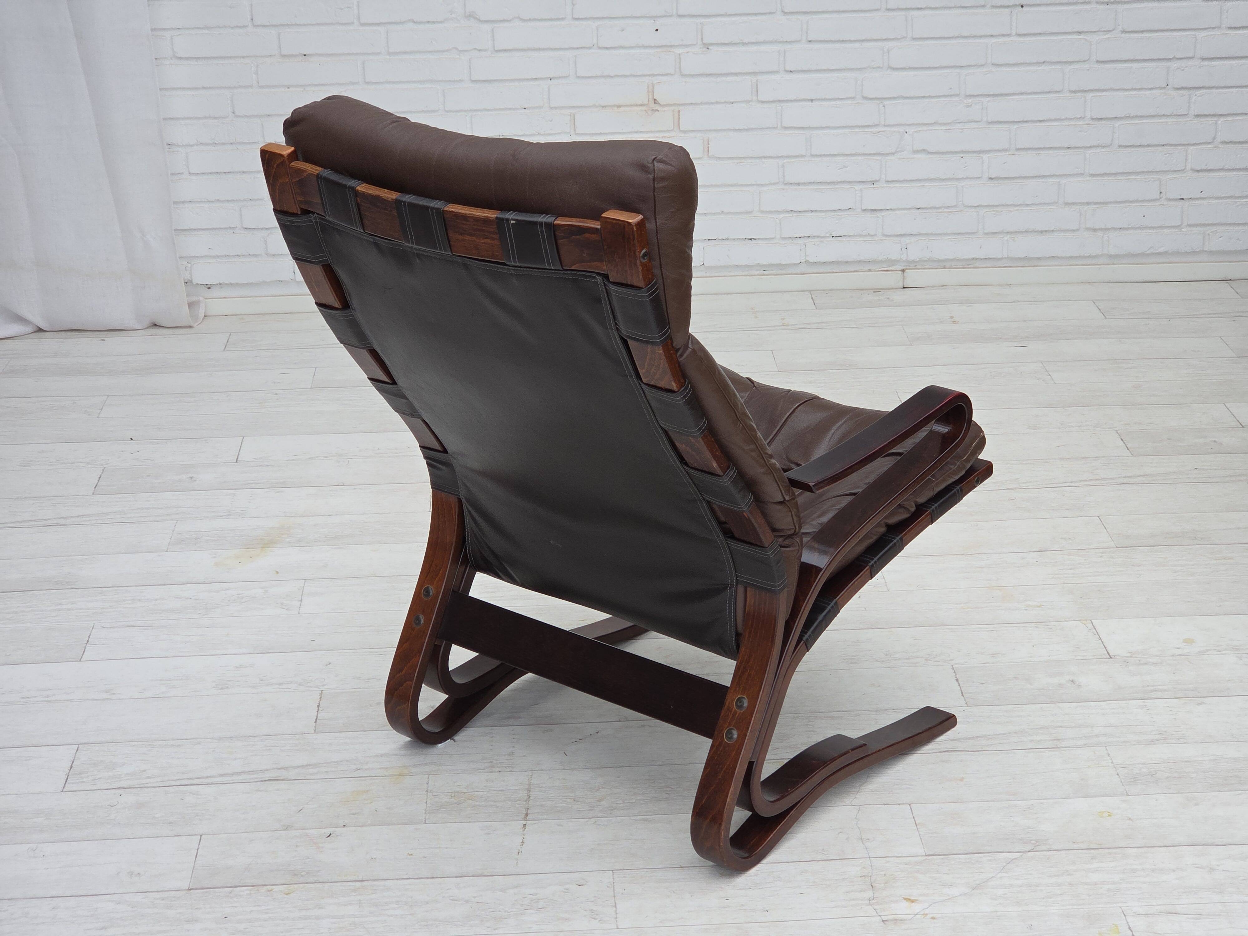 1970s, Norwegian design by Erde & Nordhal Solheim, chair, model "Kengu".