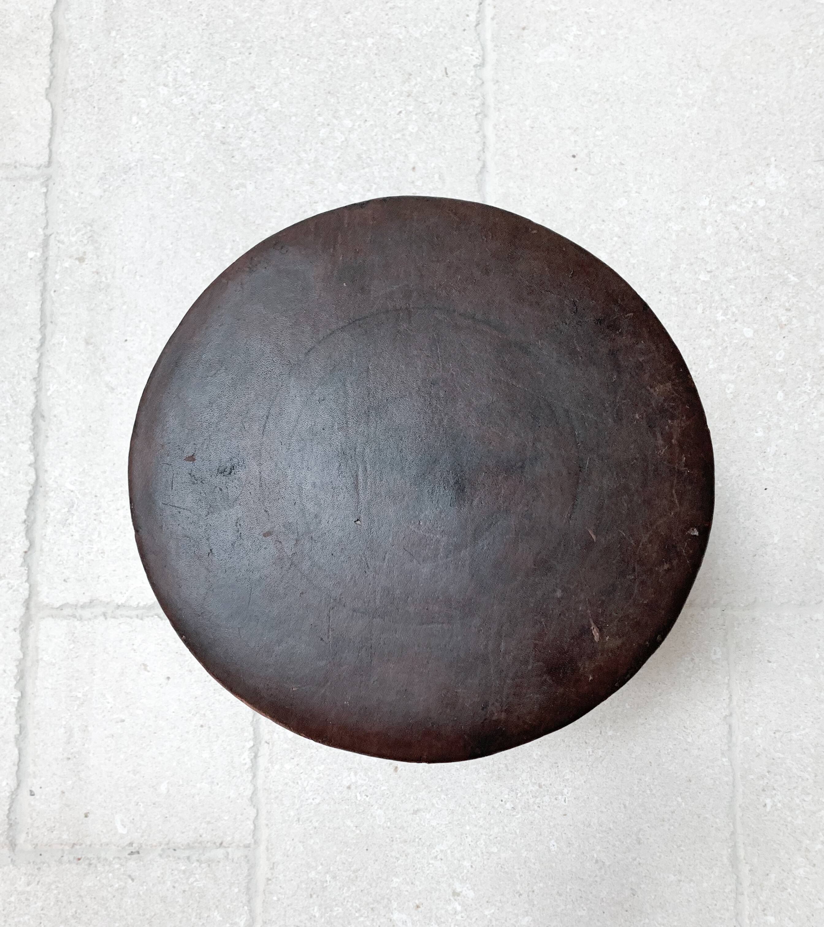 Tabouret tripode en bois et cuir, années 50