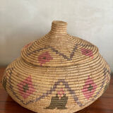 Raffia basket with lid