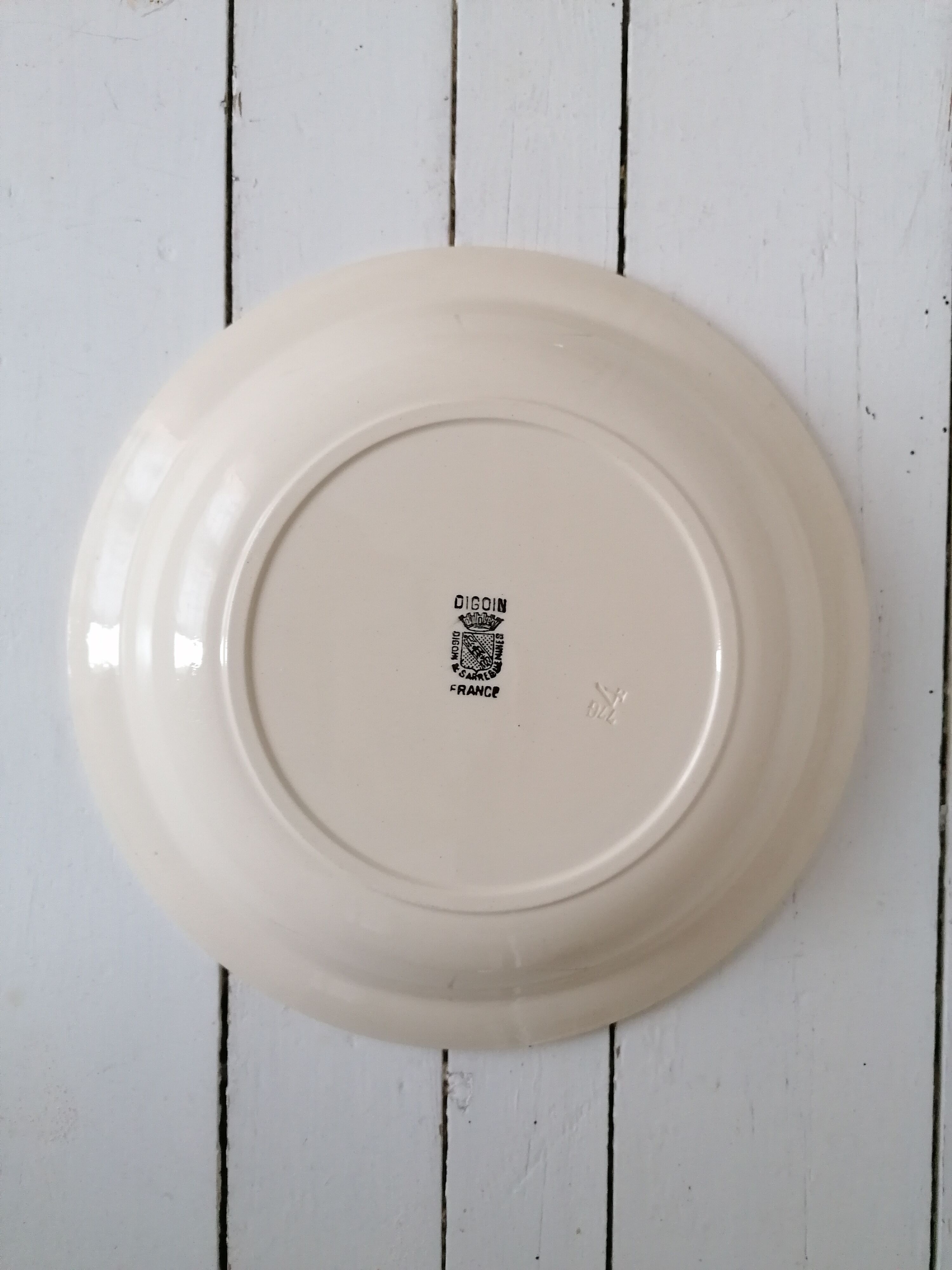 Digoin Sarreguemines hollow earthenware dish