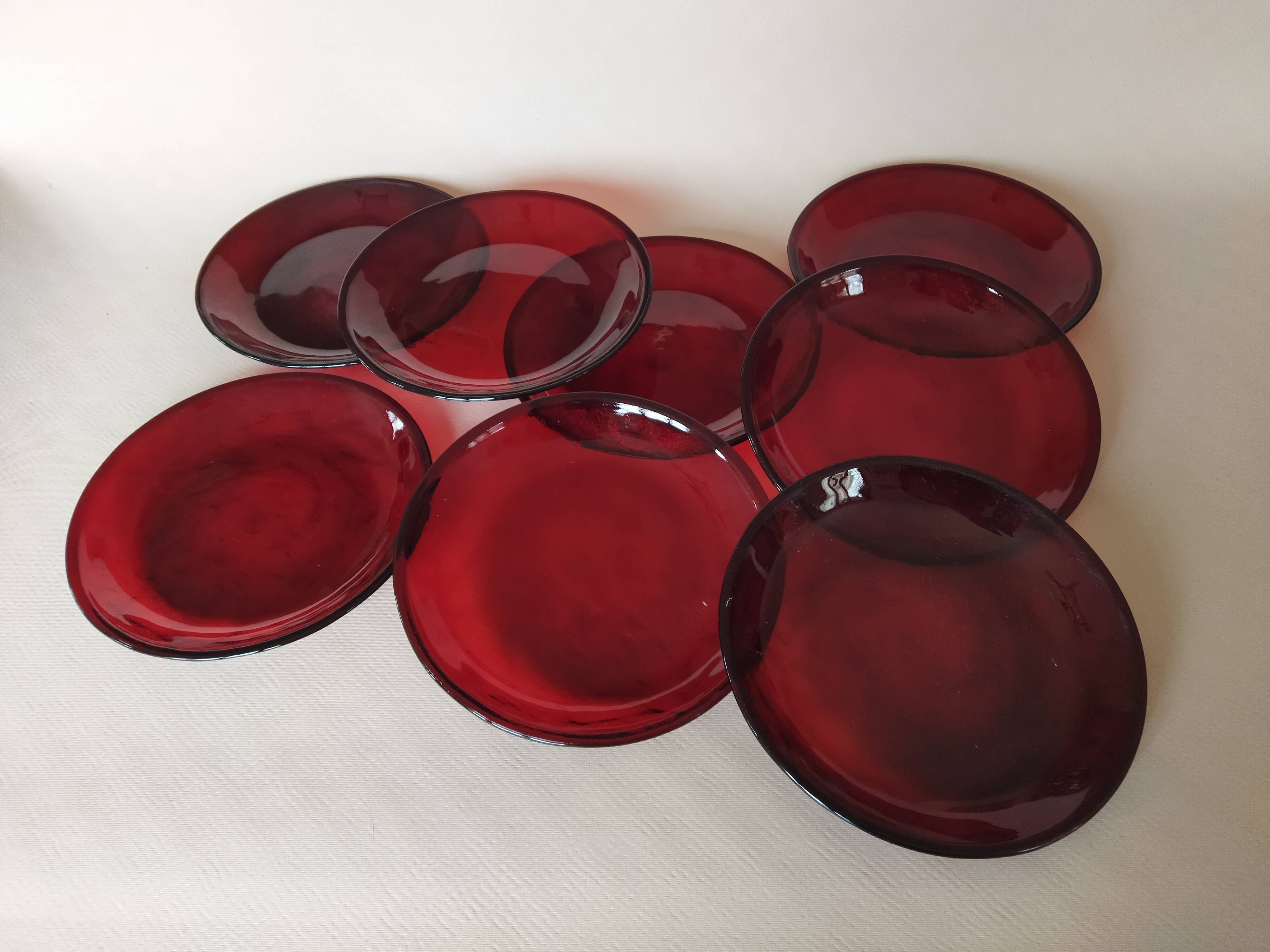 8 Arcoroc Sierra Rubis dinner plates