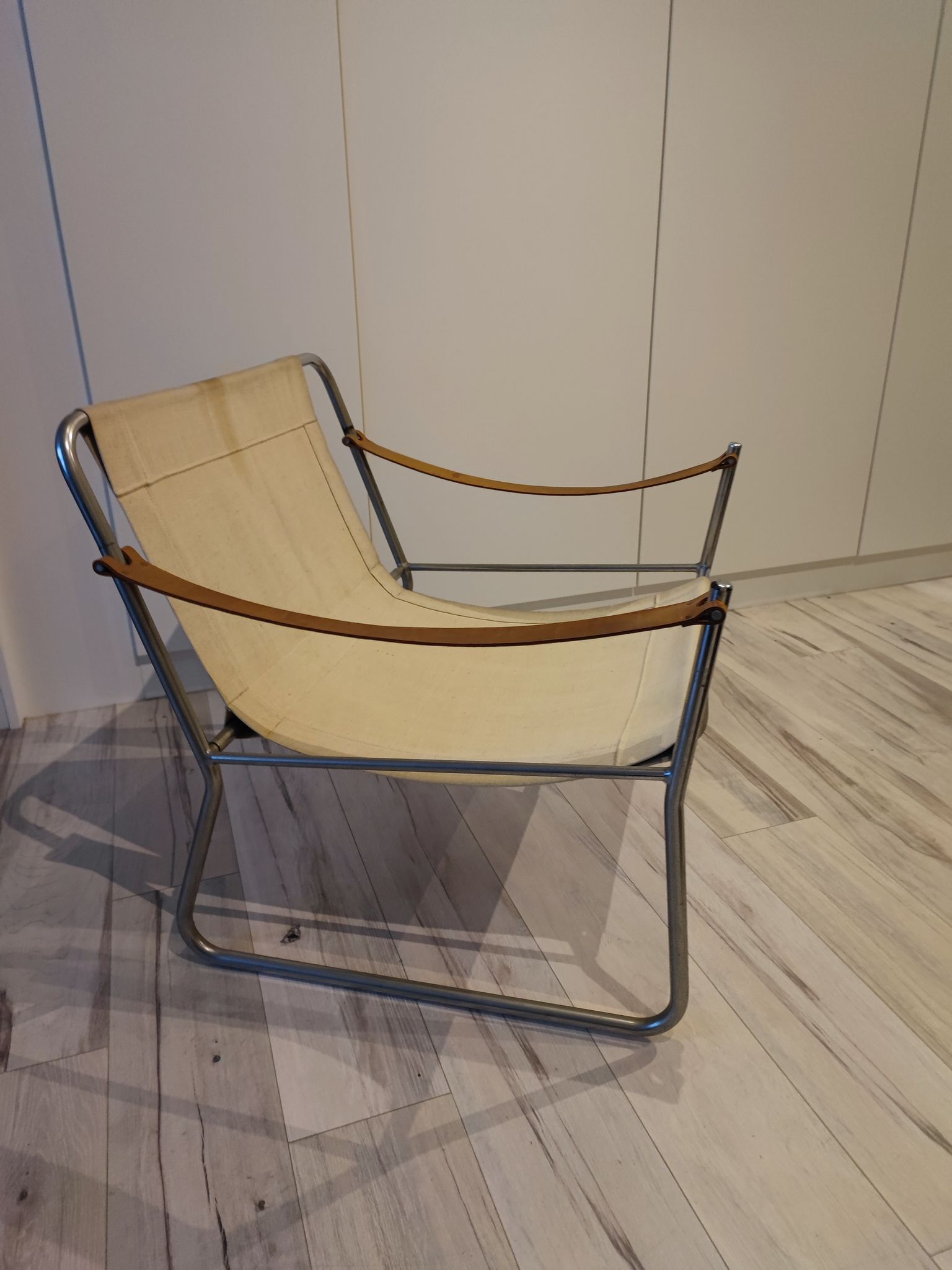 Scandinavian living room armchair in tubular chrome and leather