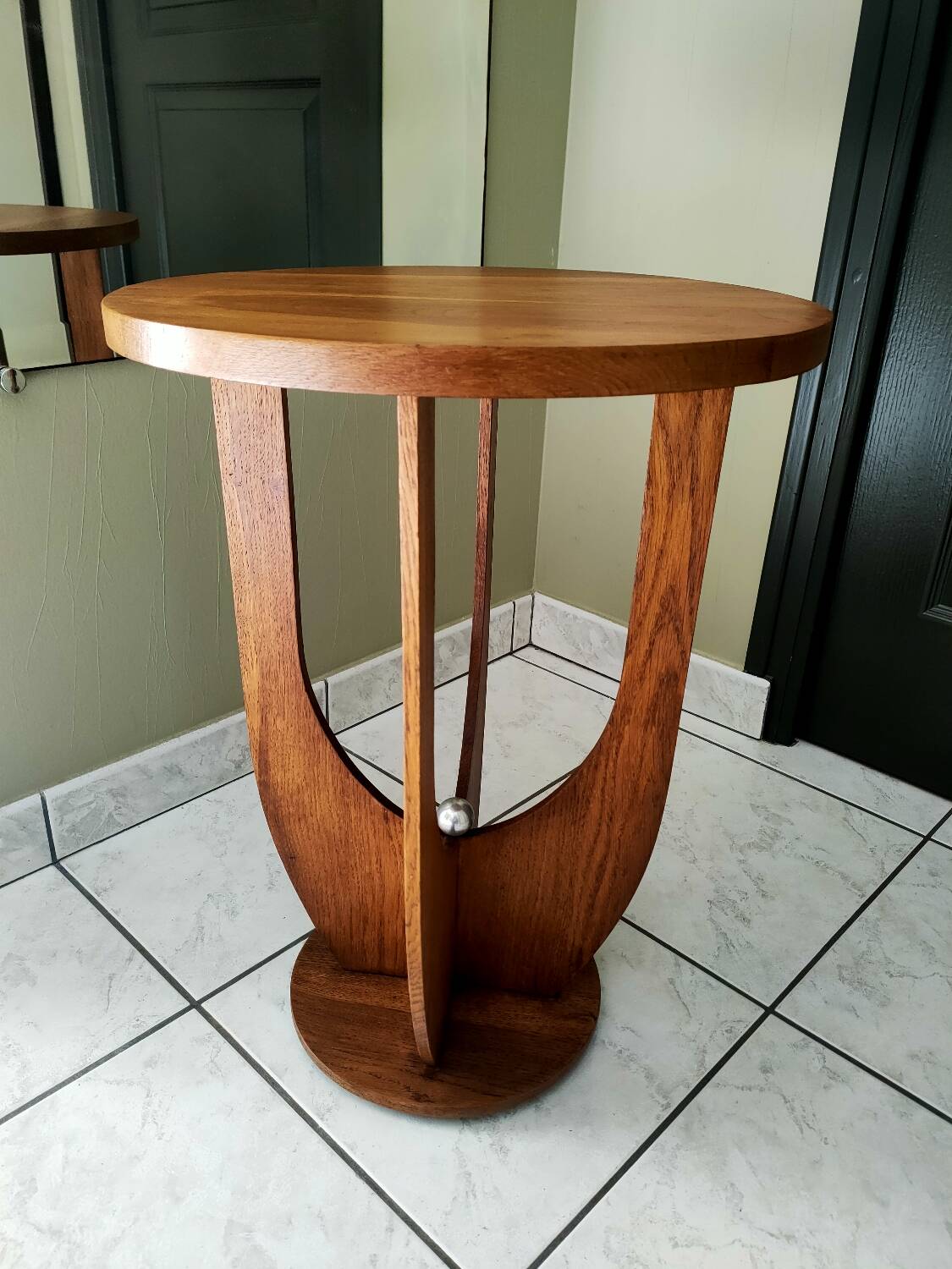 Antique Art Deco oak pedestal table