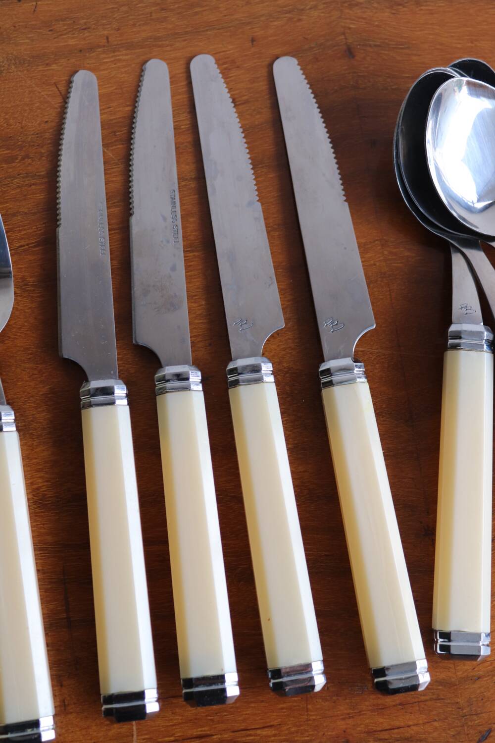 Pierre Balmain cutlery set – 16 pieces – ivory handles