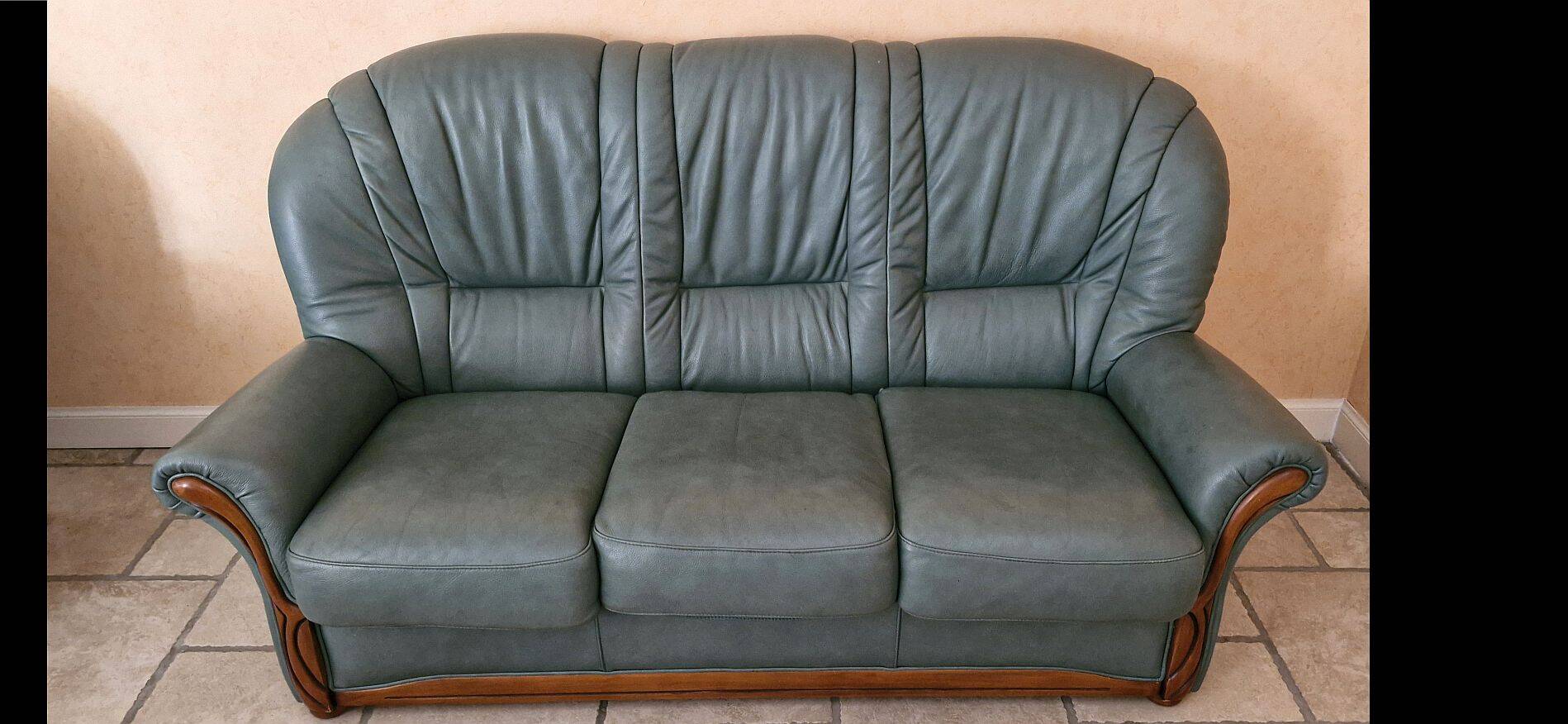 Three-seater sofa in green leather with a solid wood frame