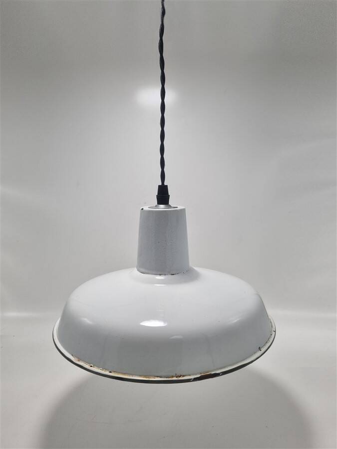 White enamelled sheet metal suspension