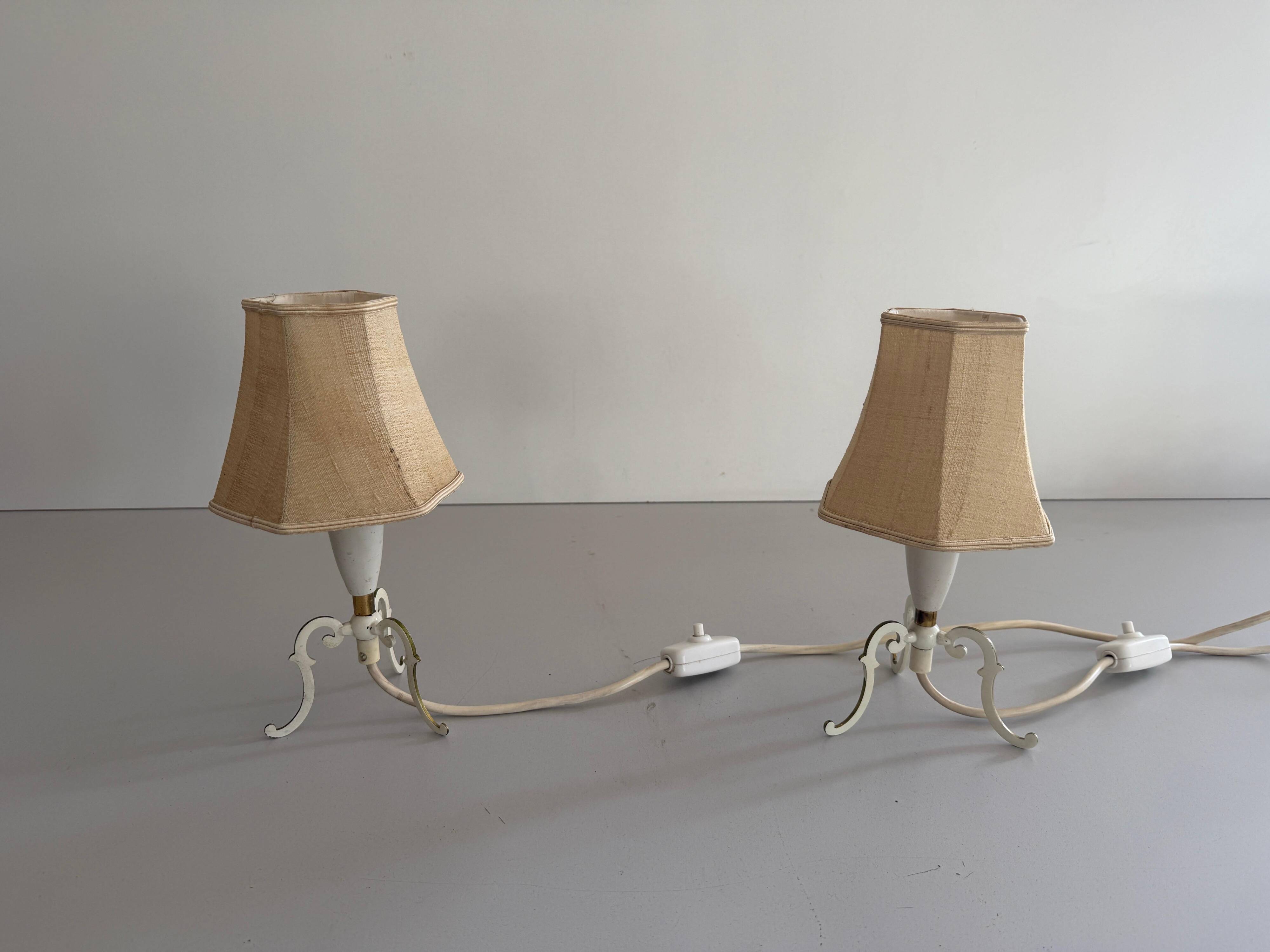 Paire de lampes de chevet du milieu du siècle en laiton et abat-jour en tissu, années 1960, Allemagne