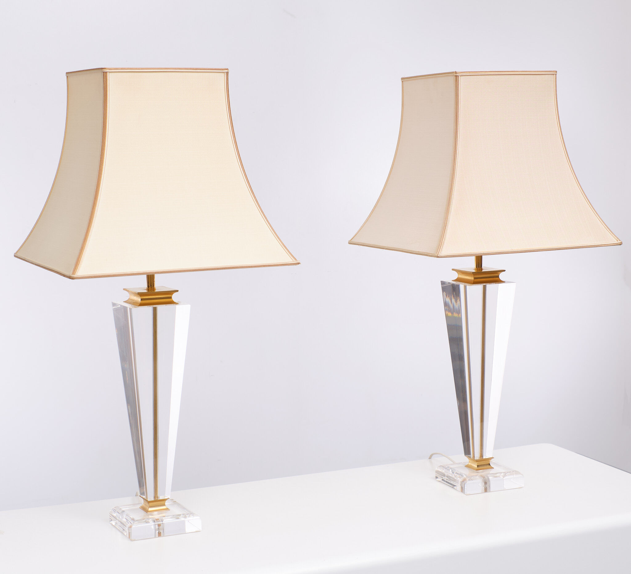 Paire de lampes de table Hollywood Regency lucite 1970 France