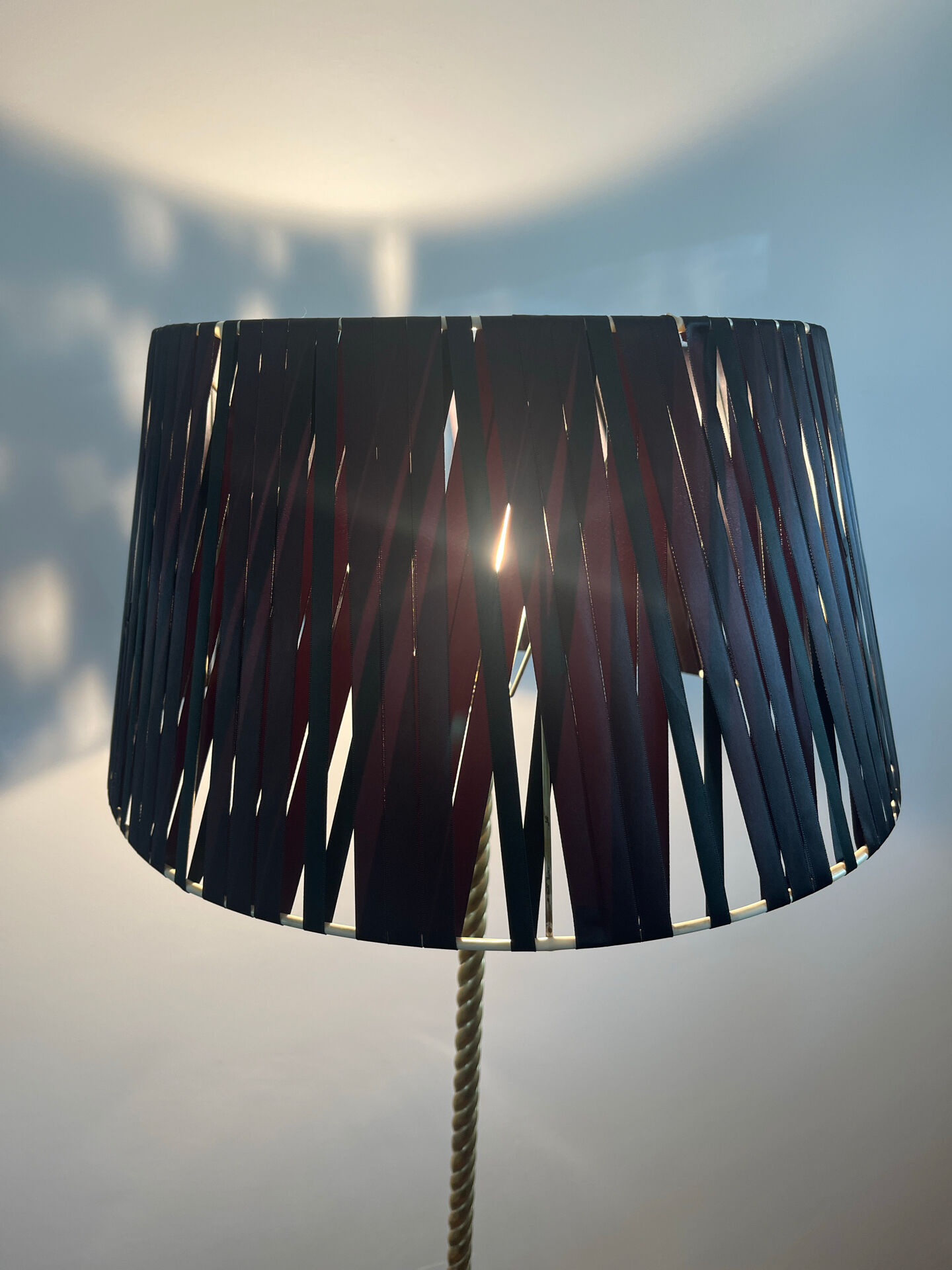Lampadaire sur pied Art déco noir et doré