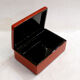 Coffret en bois laqué rouge et décor nacre