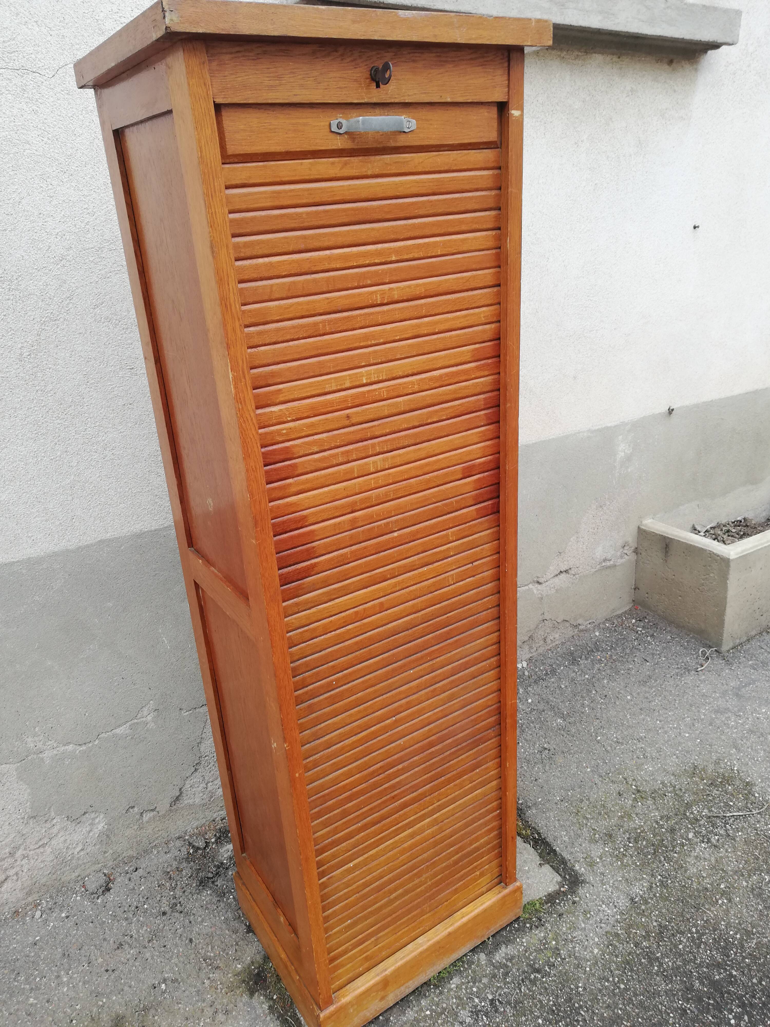 Cabinet binder 1 curtain