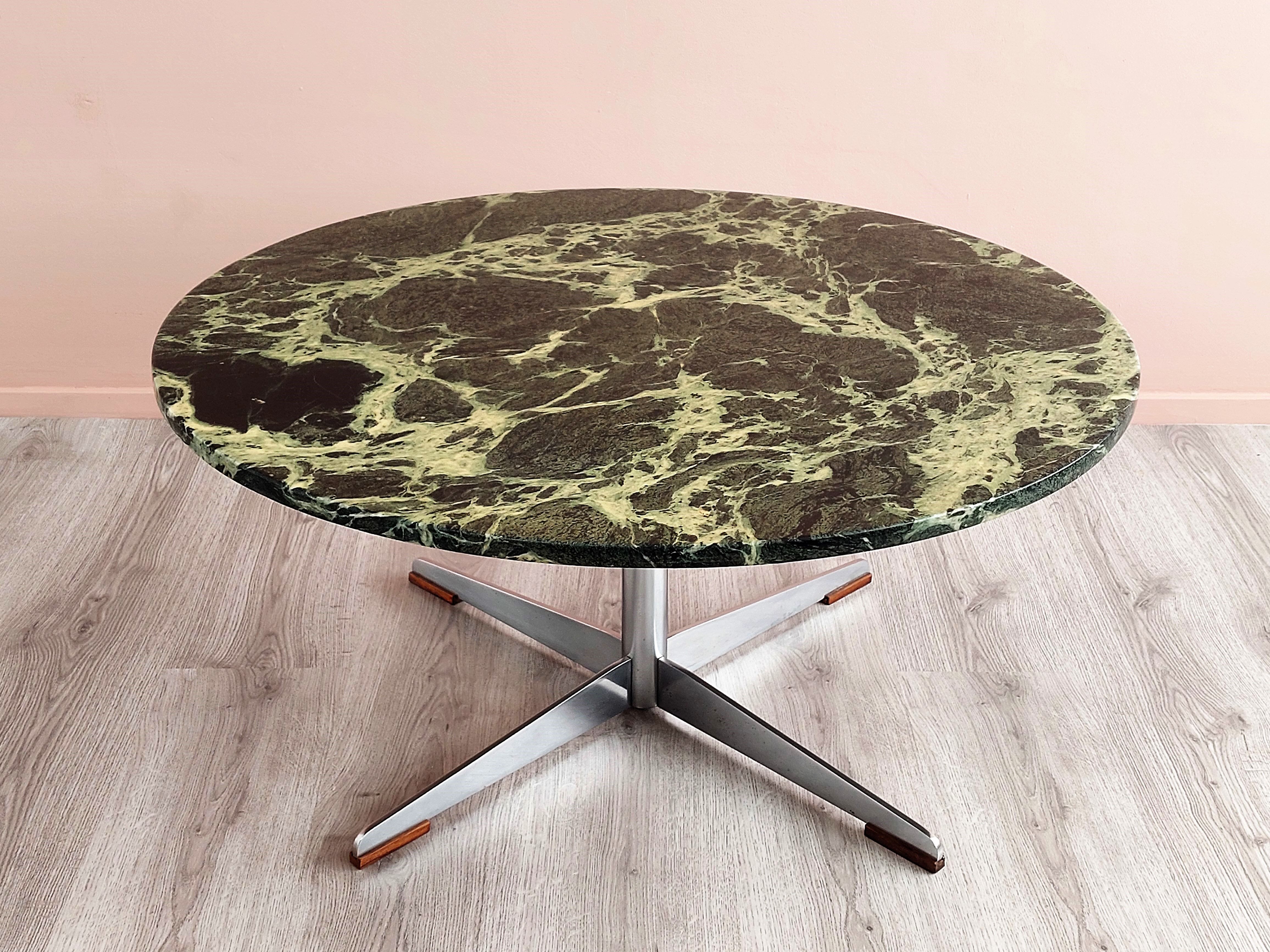 Table basse en marbre vert, années 1960.