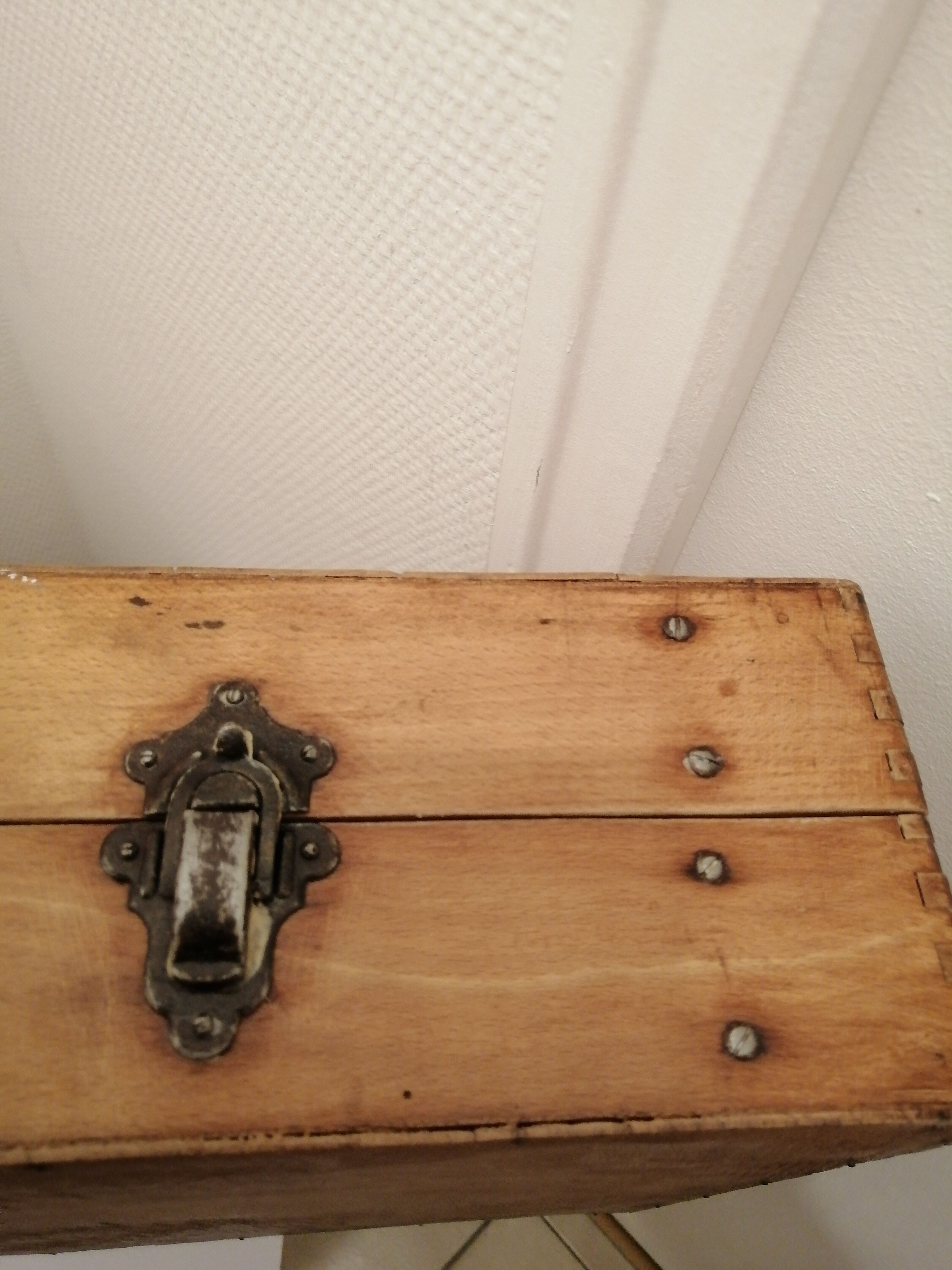 Wooden suitcase for old deco