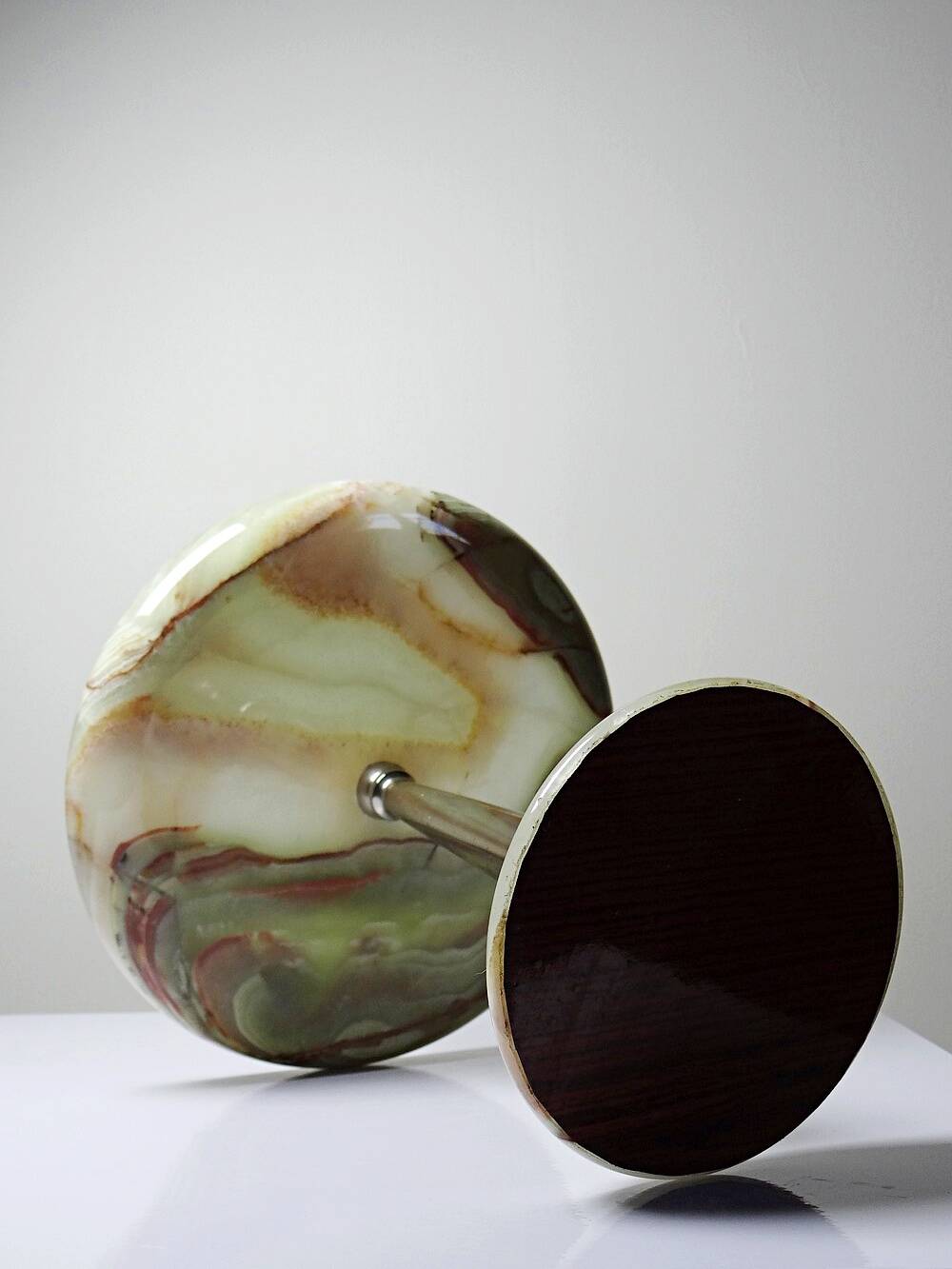 Rare display stand in green onyx and silver-plated metal, Italy, vintage 1935-1955.