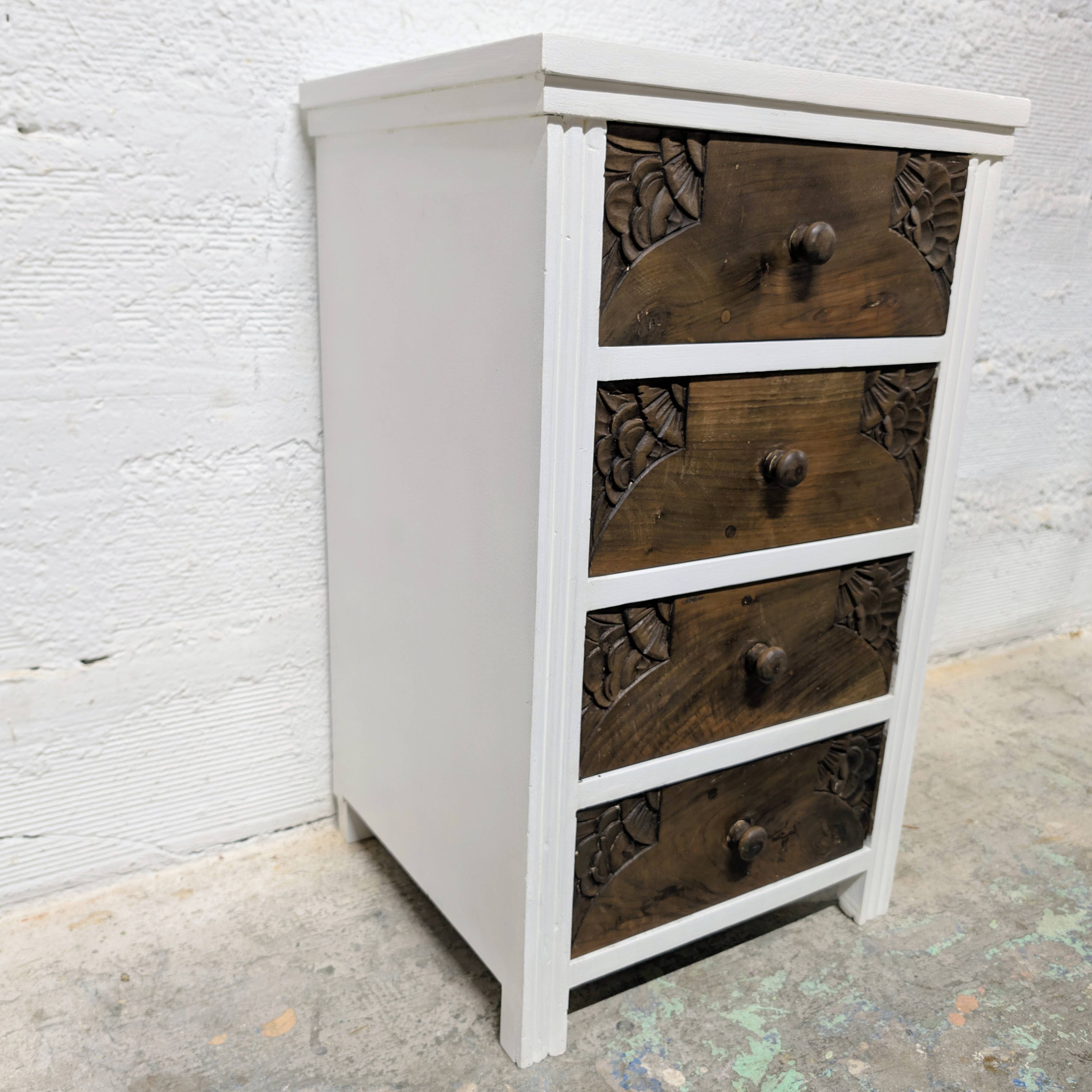 Small chest of drawers with 4 drawers, carved wood