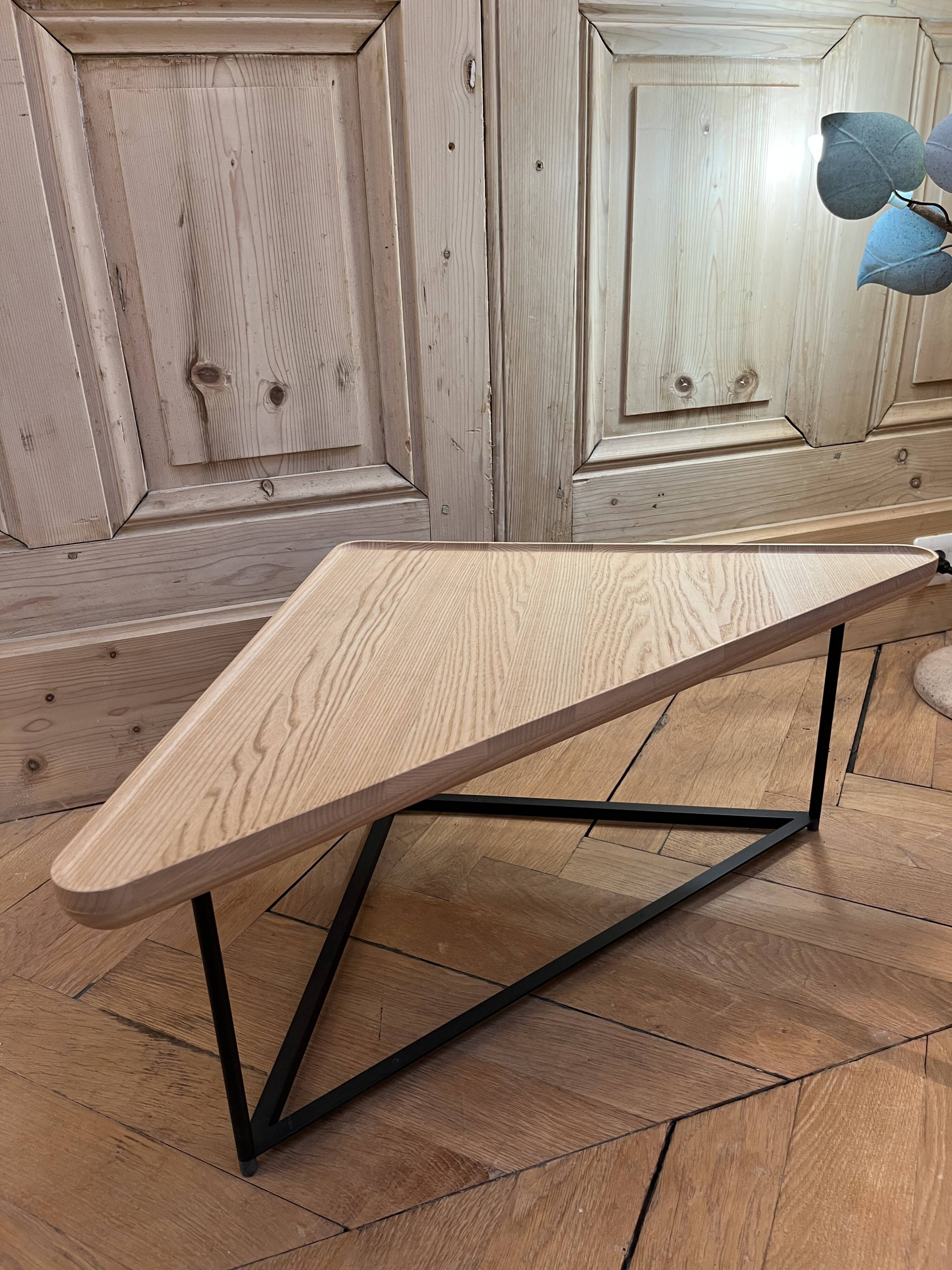 Coffee table model "torei" designer Luca Nichetto publisher Cassina