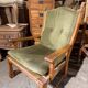 Fauteuil vintage bois et velours vert olive