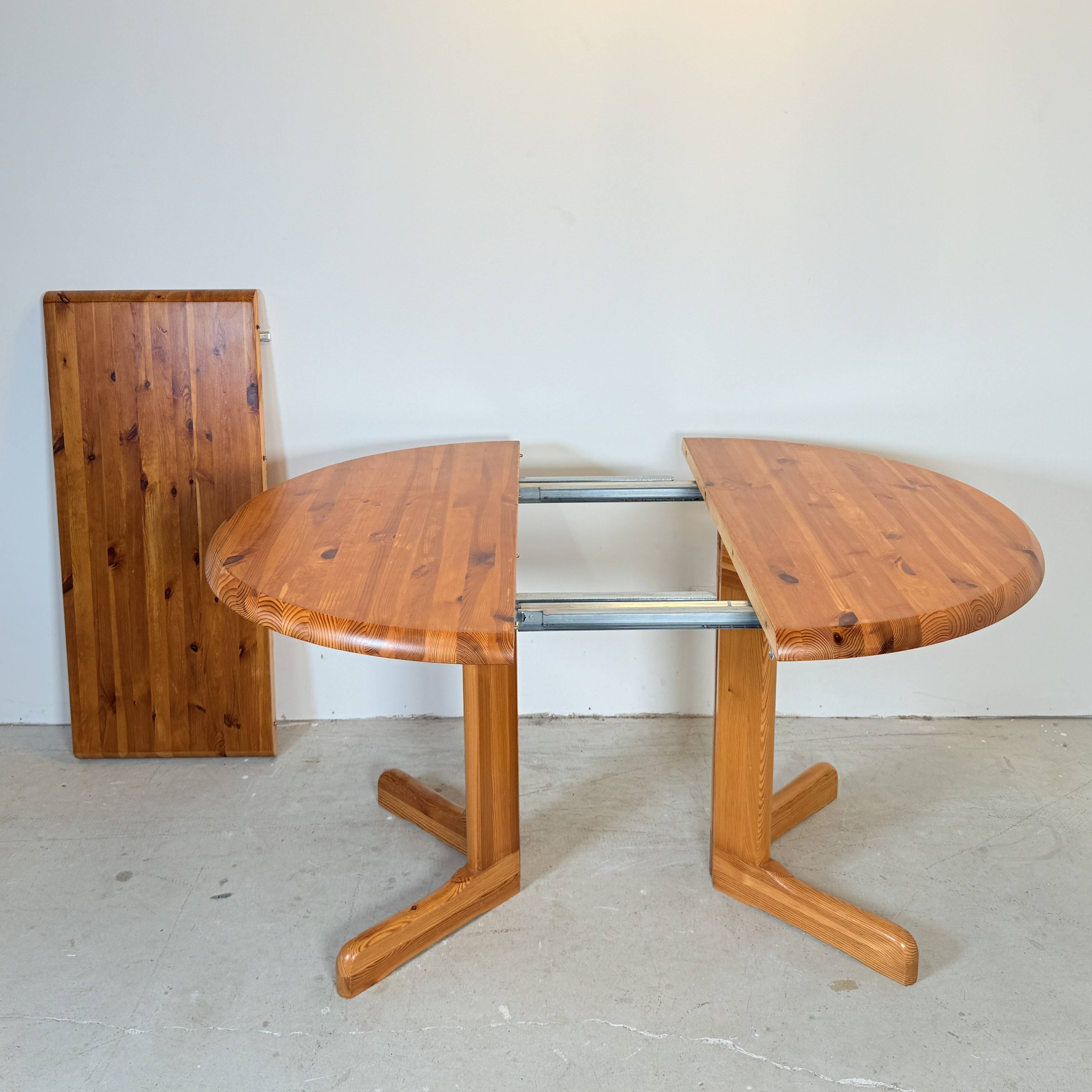 Table de salle à manger ovale extensible en pin de style danois